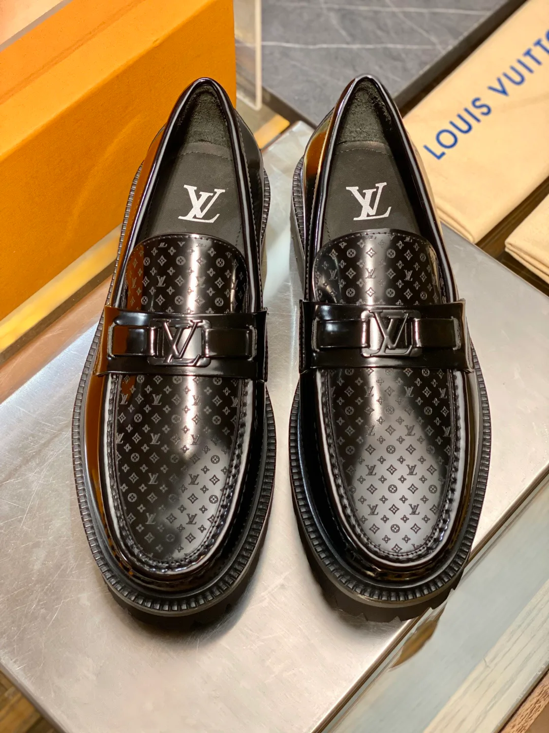 Men's Loafers And Dress Shoes LOUIS VUITTON 18158653