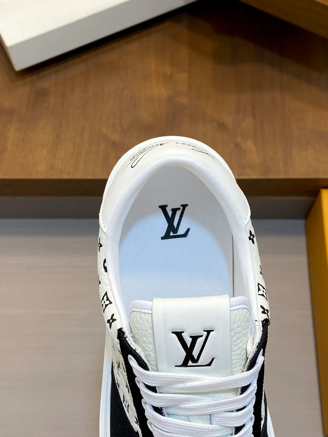 Men's Sneakers LOUIS VUITTON 18078962