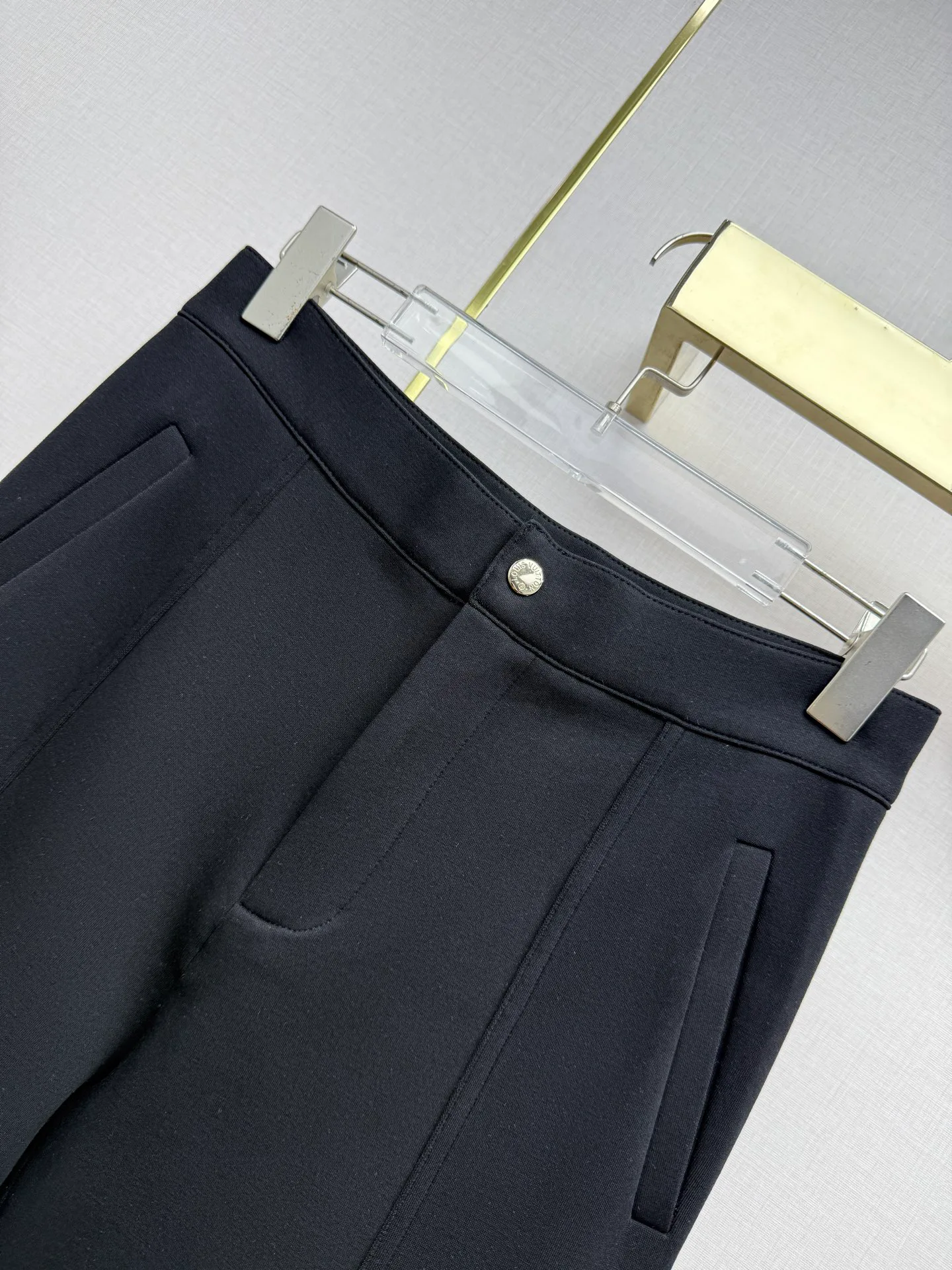 Women's Trousers LOUIS VUITTON 17829223