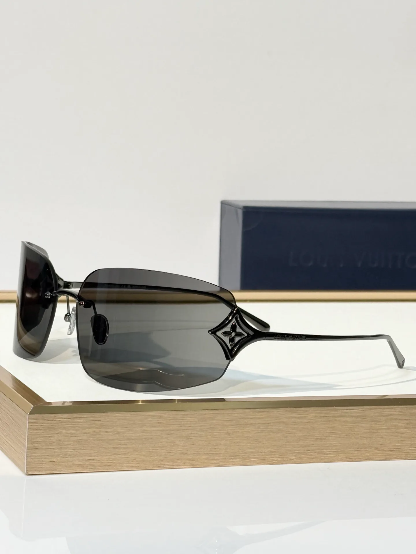 Glasses LOUIS VUITTON 18117693