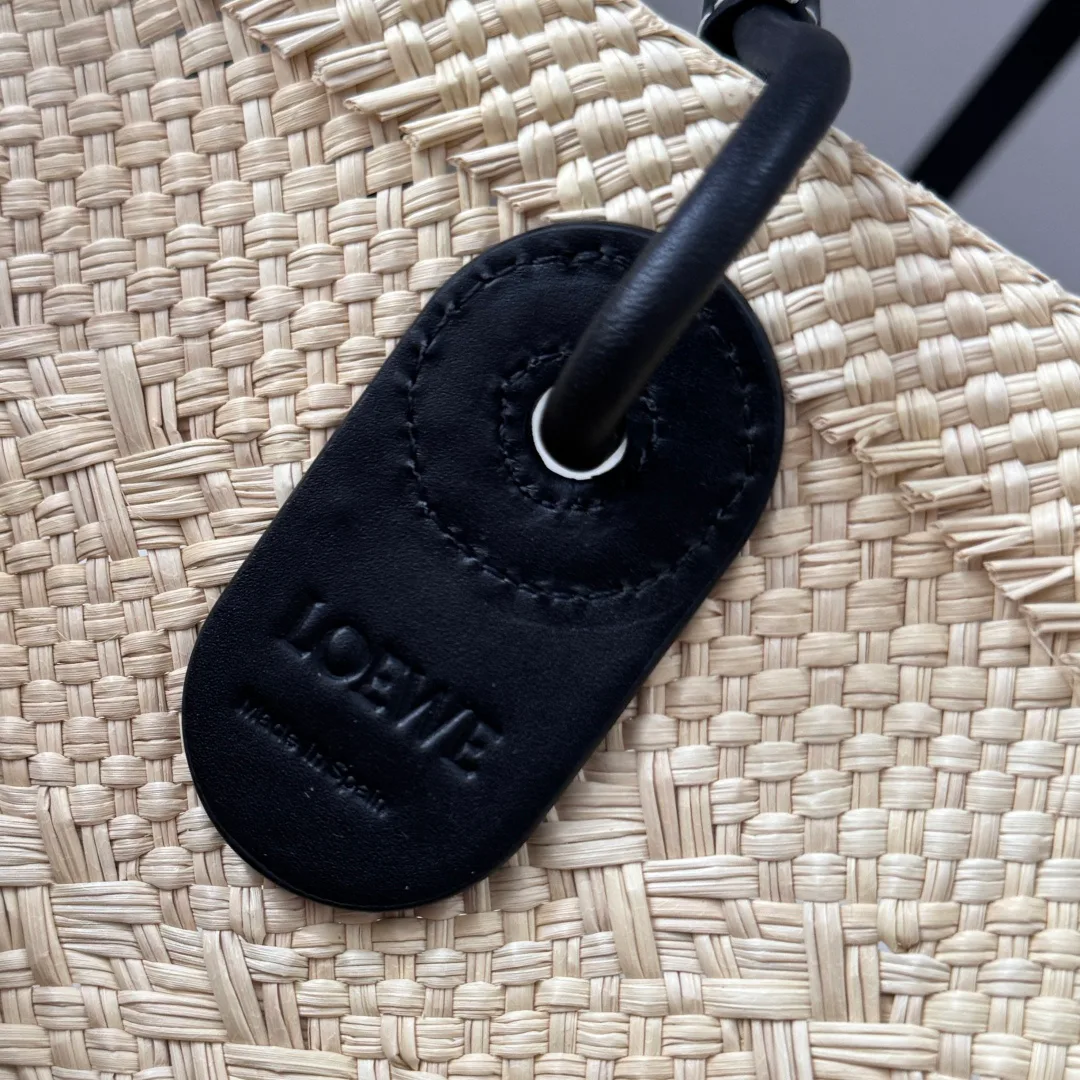 Women's Classic Handbags LOEWE 16898692