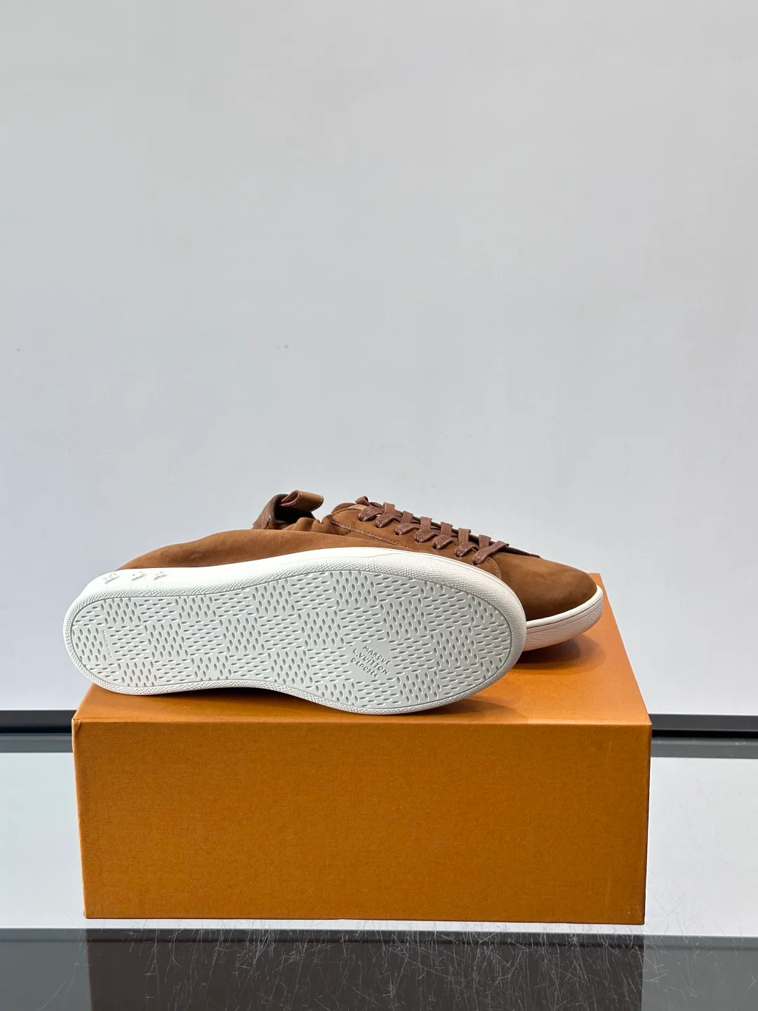 Men's Sneakers LOUIS VUITTON 18263698