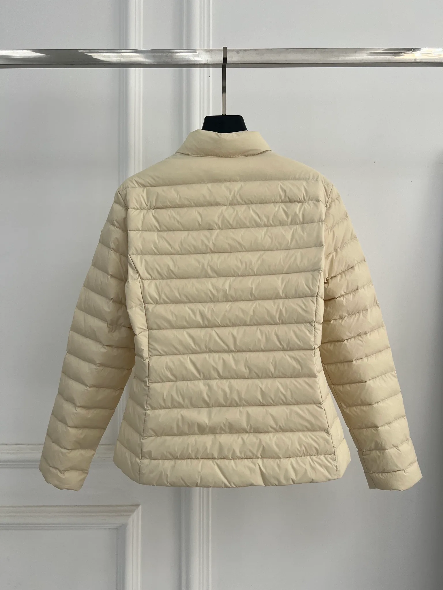 Women's Jackets And Down Jackets MONCLER 18416157