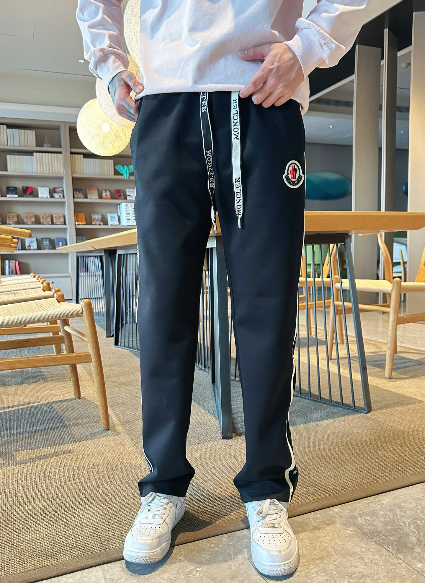Men's Trousers MONCLER 18345735