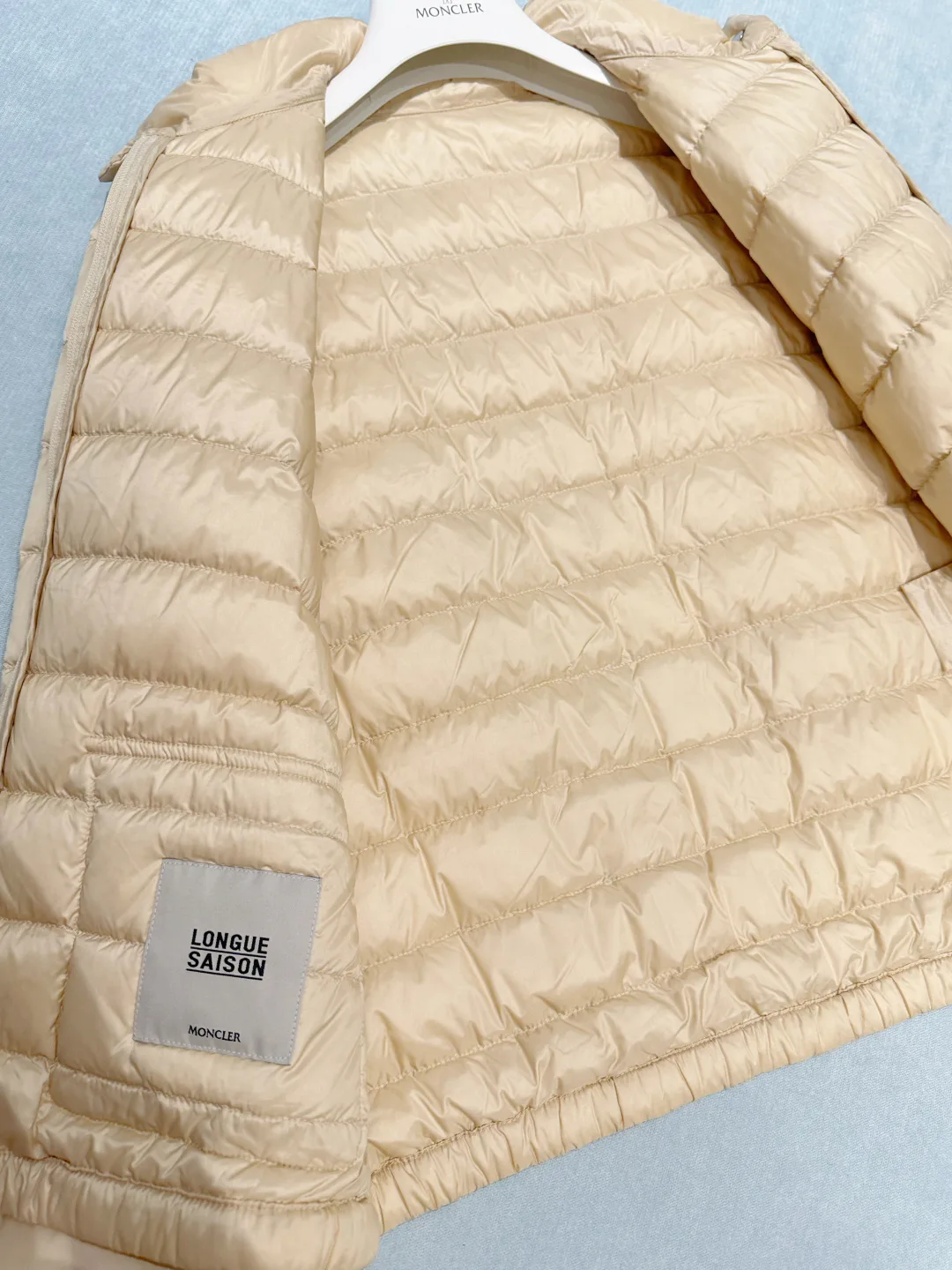 Women's Jackets And Down Jackets MONCLER 18049847
