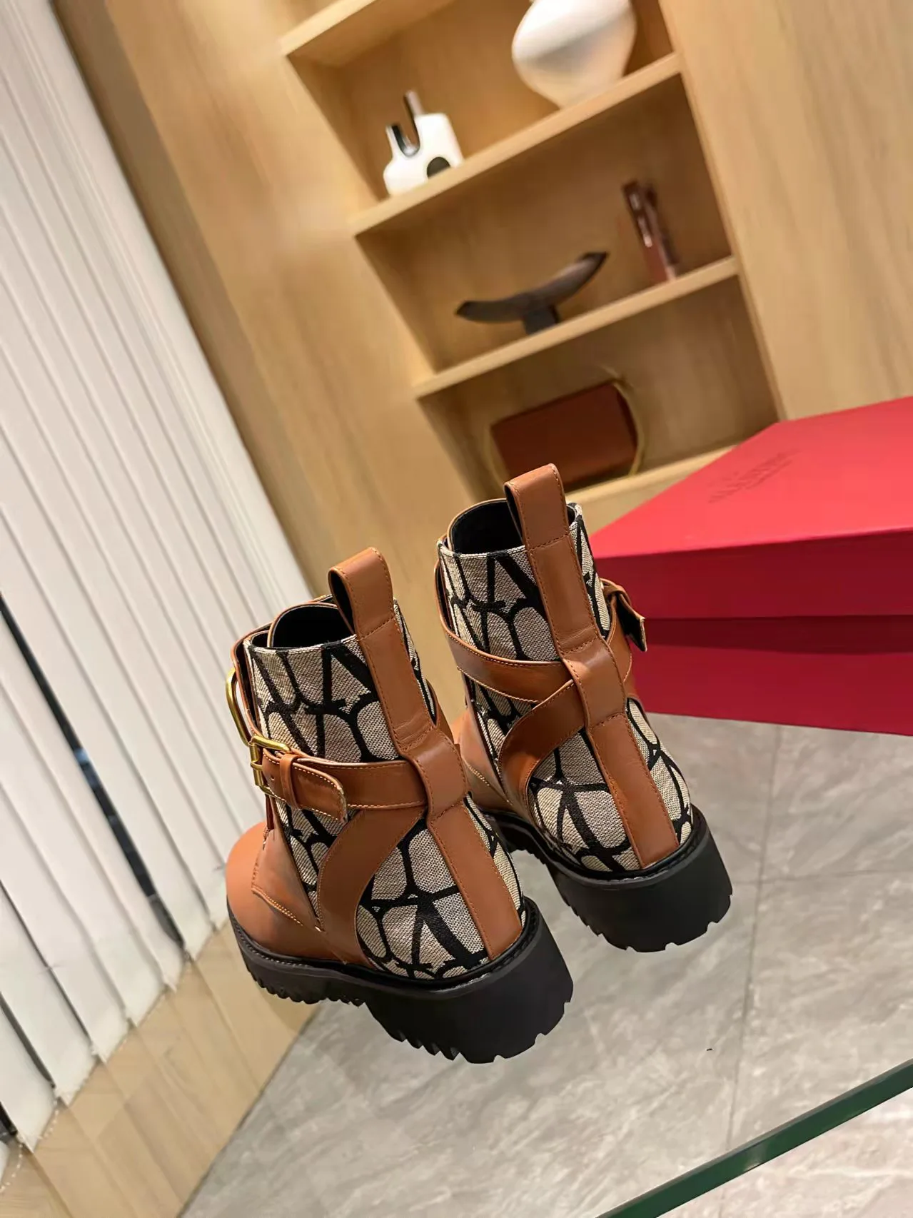 Ботинки Женские Valentino 18616592