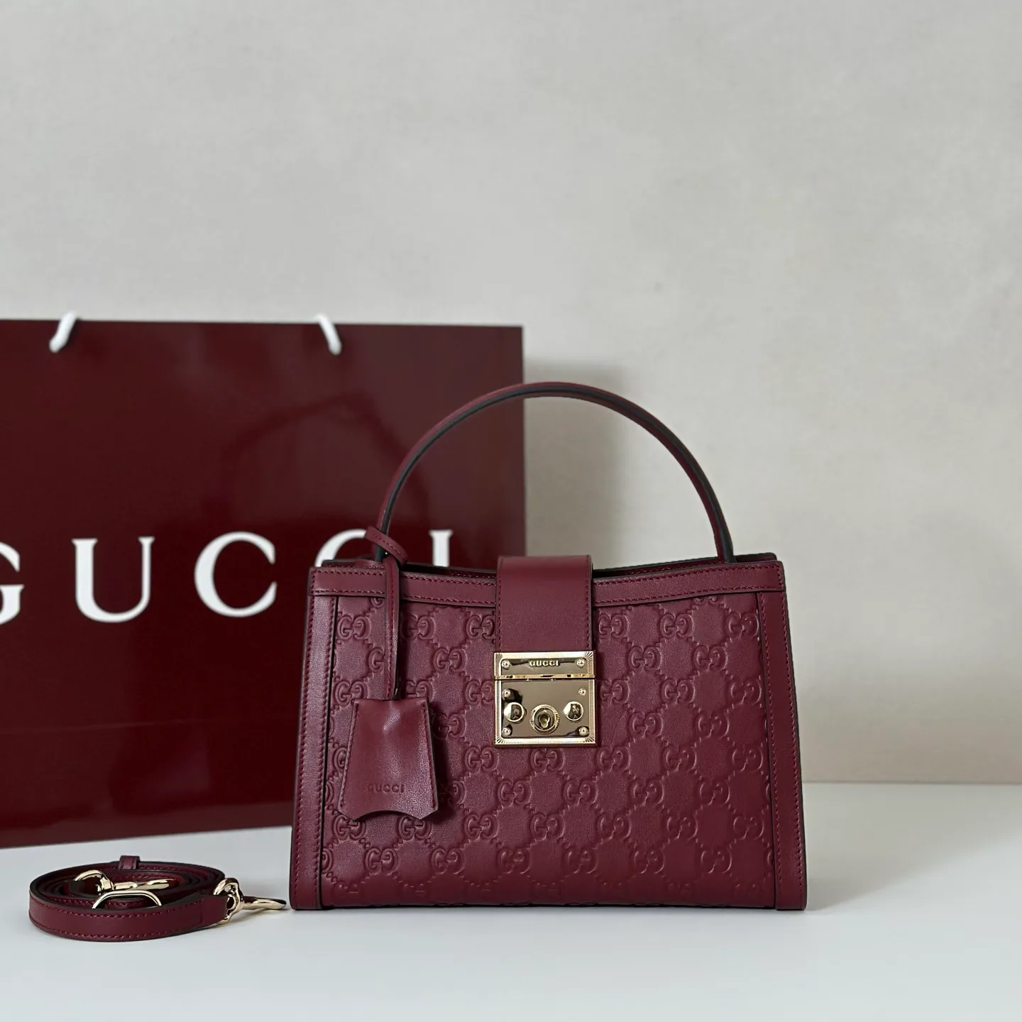 Women's Classic Handbags GUCCI 18310131