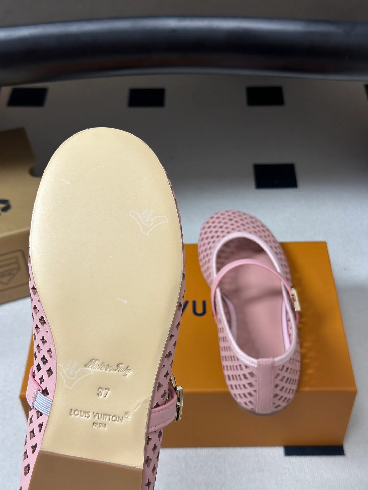 Women's Ballet Flats LOUIS VUITTON 17768177
