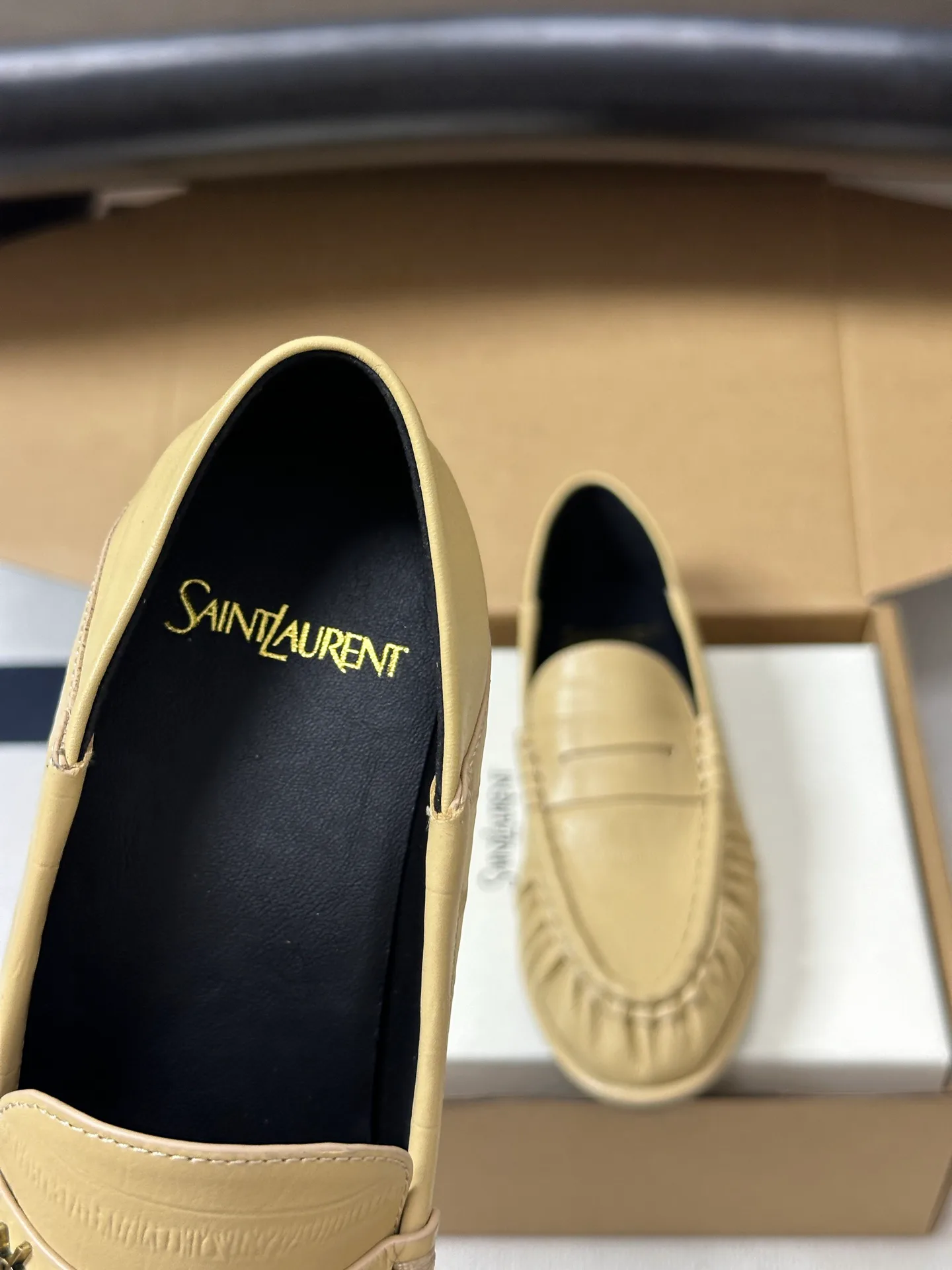 Women's Loafers And Moccasins SAINT LAURENT 18049120