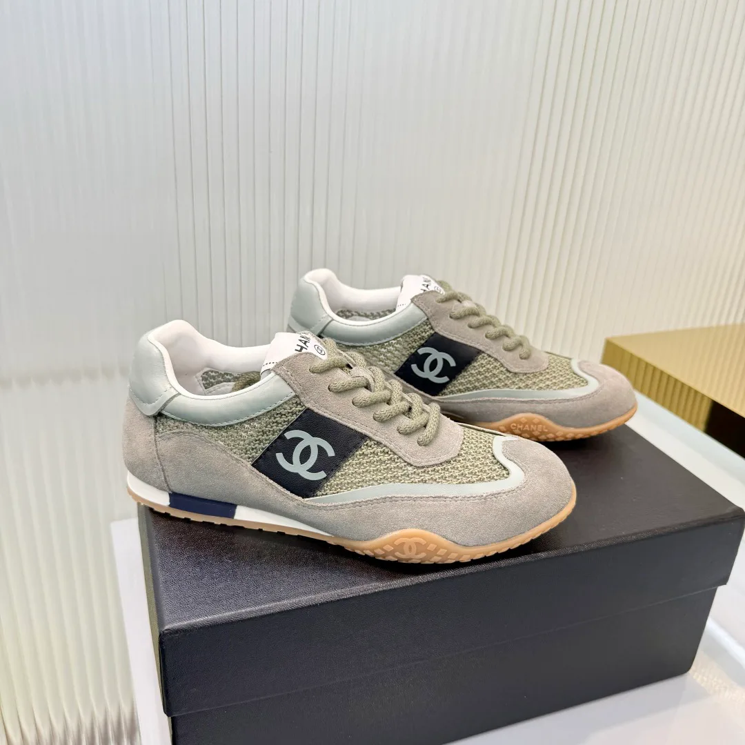 Women's Sneakers CHANEL 18366994