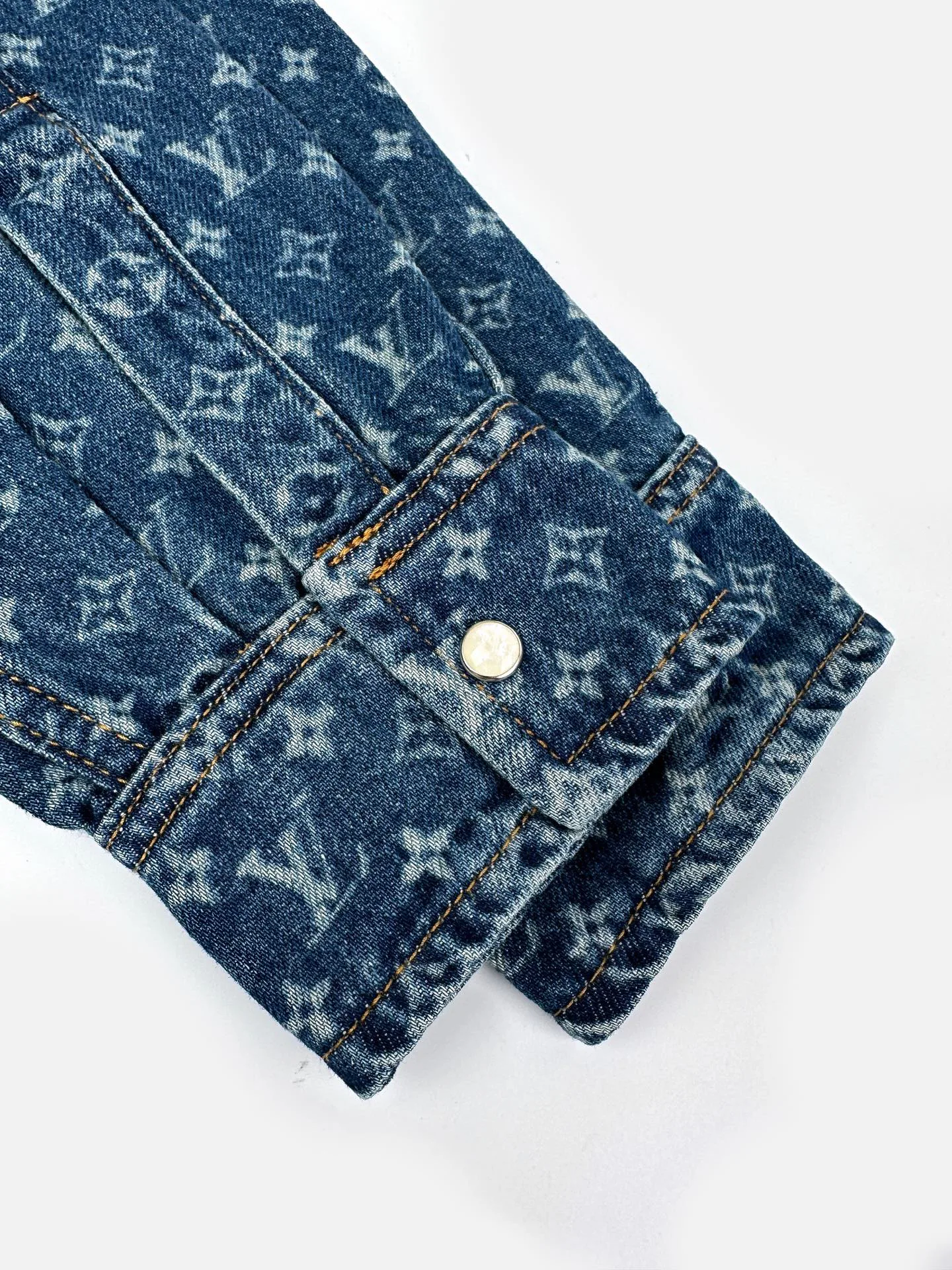 Men's Shirts LOUIS VUITTON 18179371