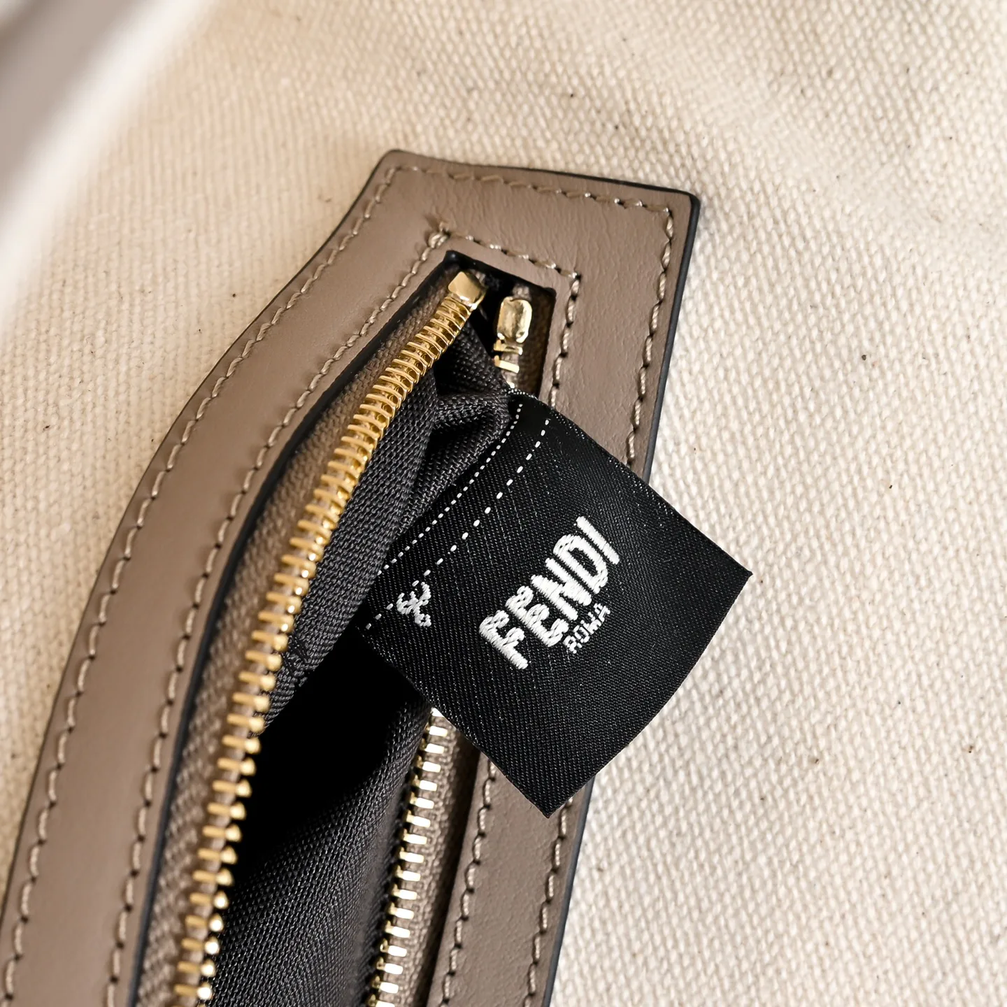 Women's Classic Handbags FENDI 18004260