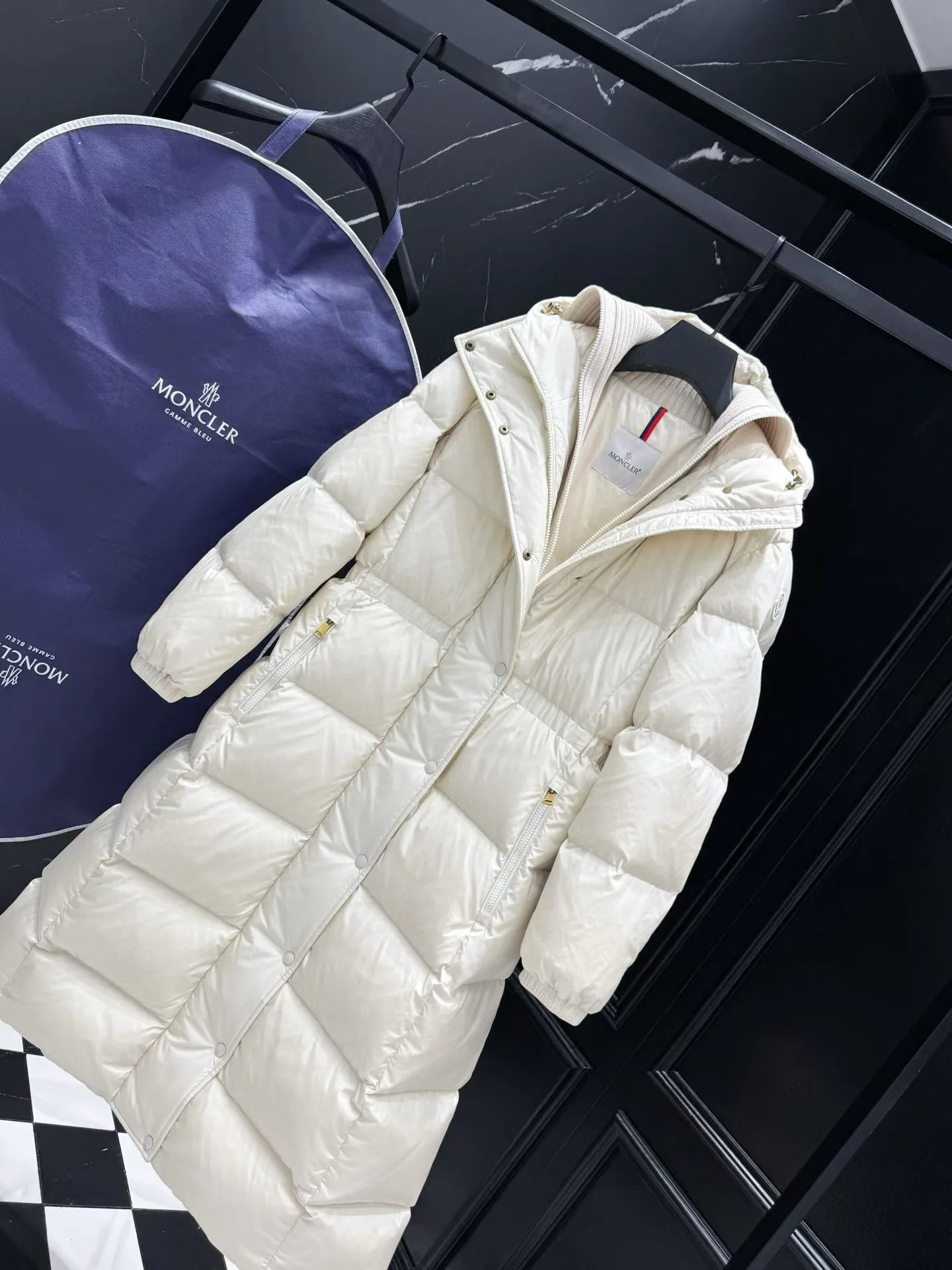 Women's Jackets And Down Jackets MONCLER 17810376