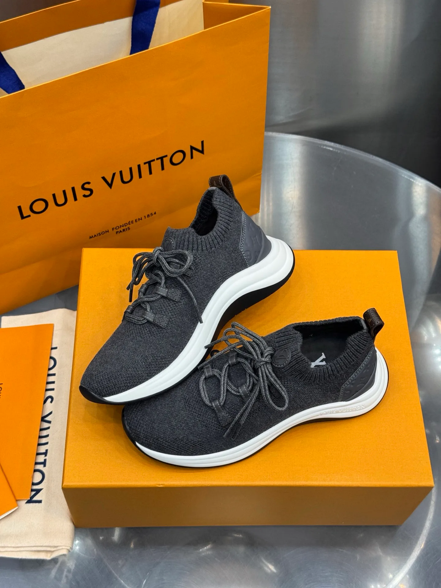 Women's Sneakers LOUIS VUITTON 18202473