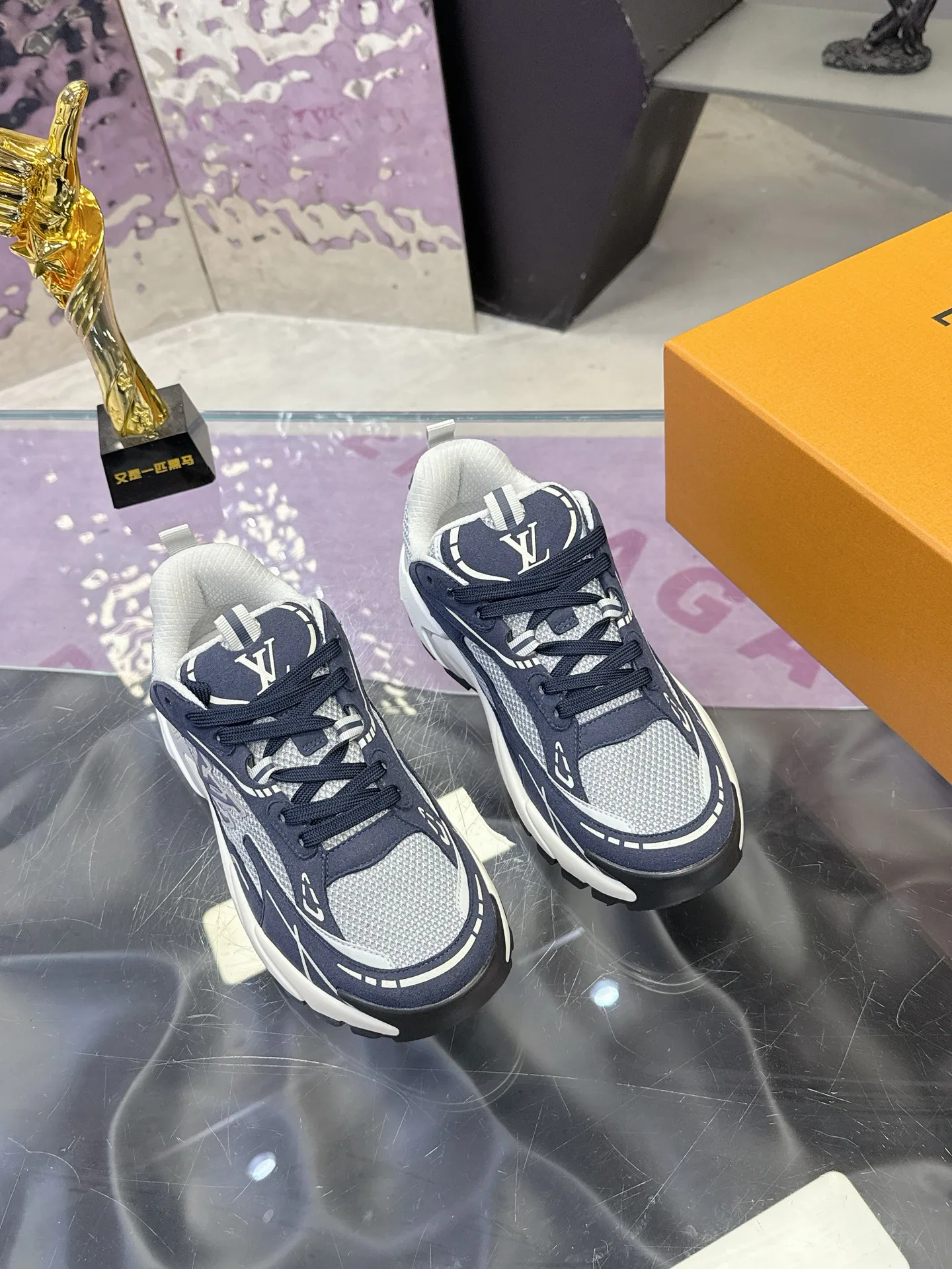 Men's Sneakers LOUIS VUITTON 17530450