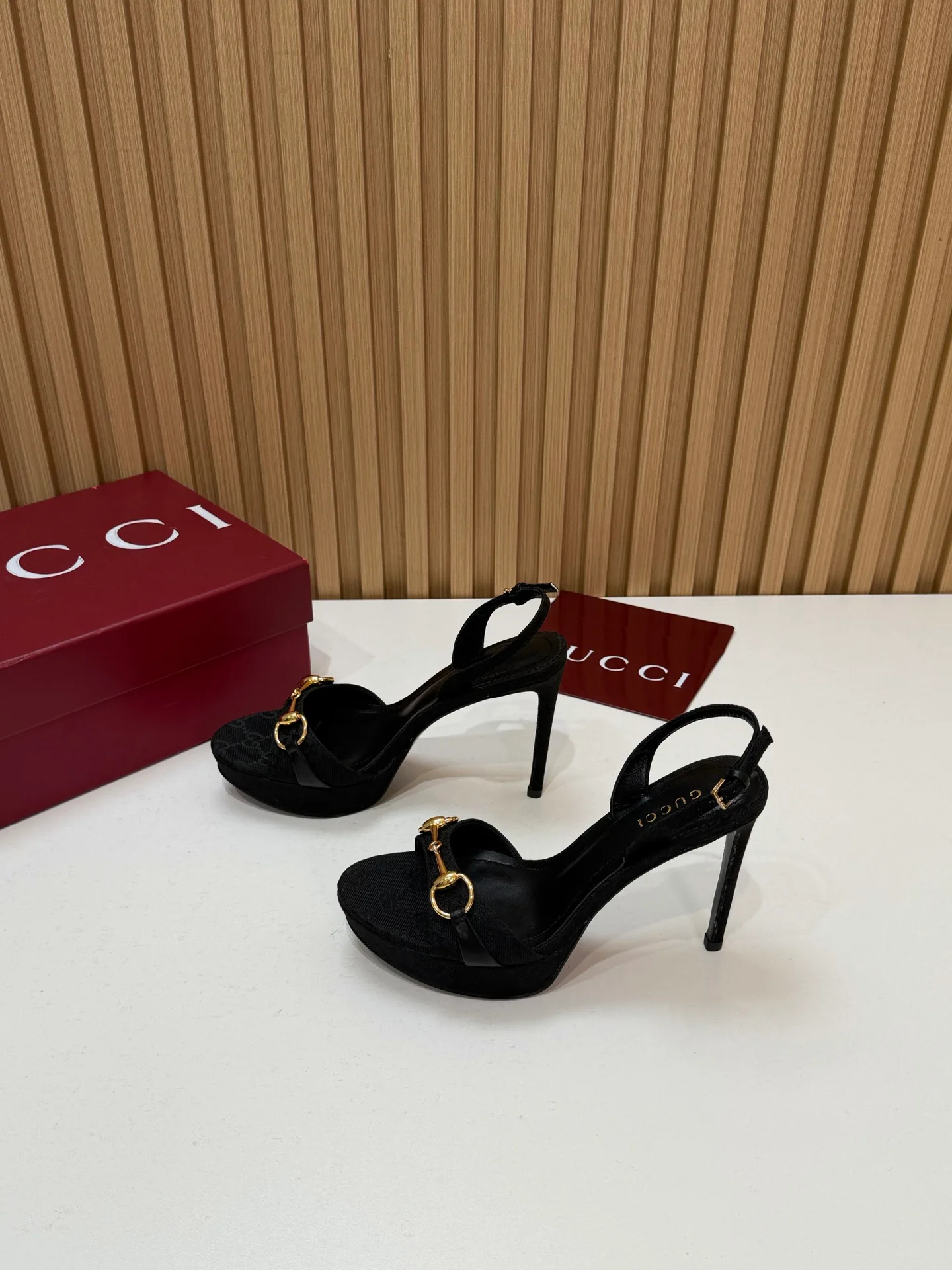 Women's Open-Toe Sandals GUCCI 18396268
