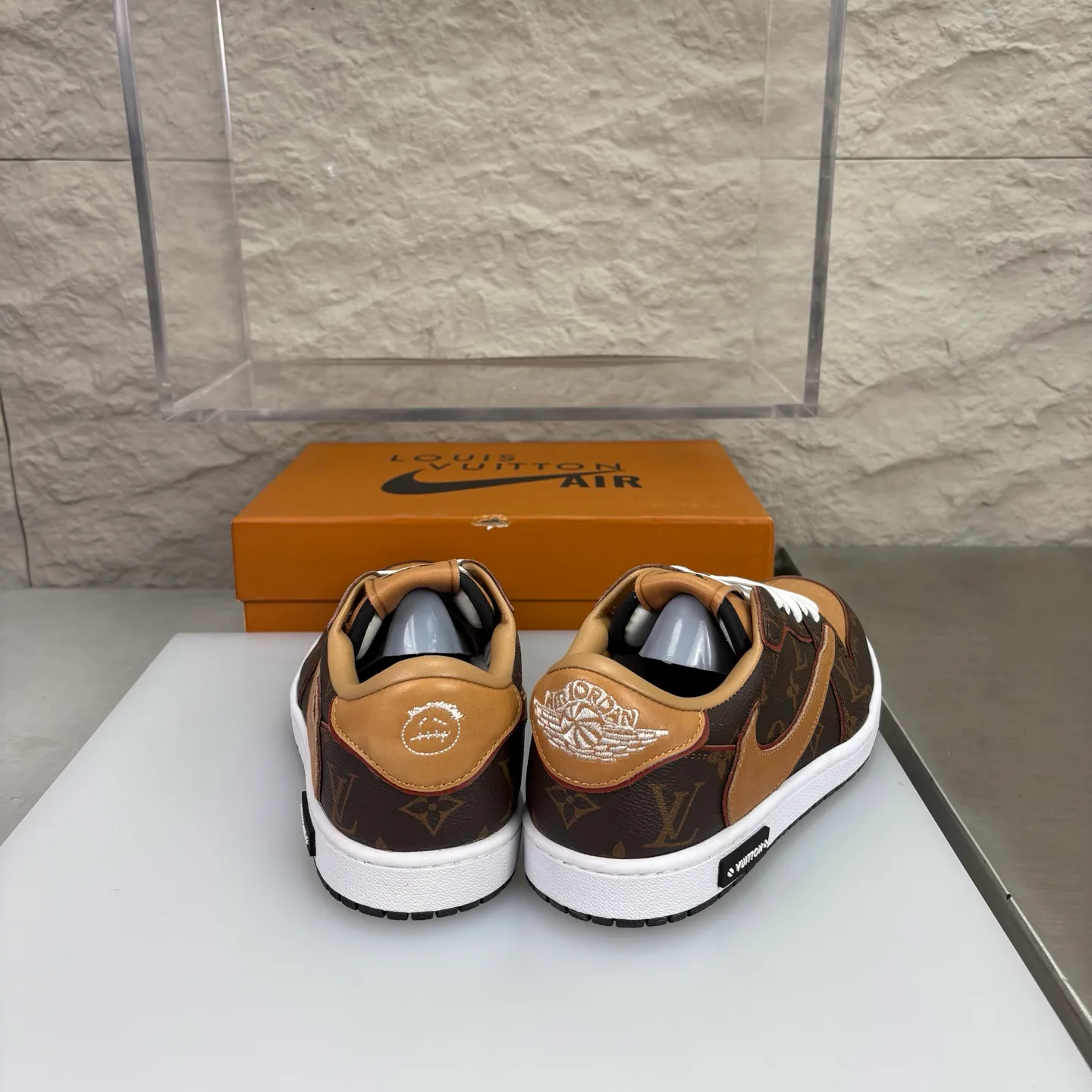 Women's Sneakers LOUIS VUITTON 18351608