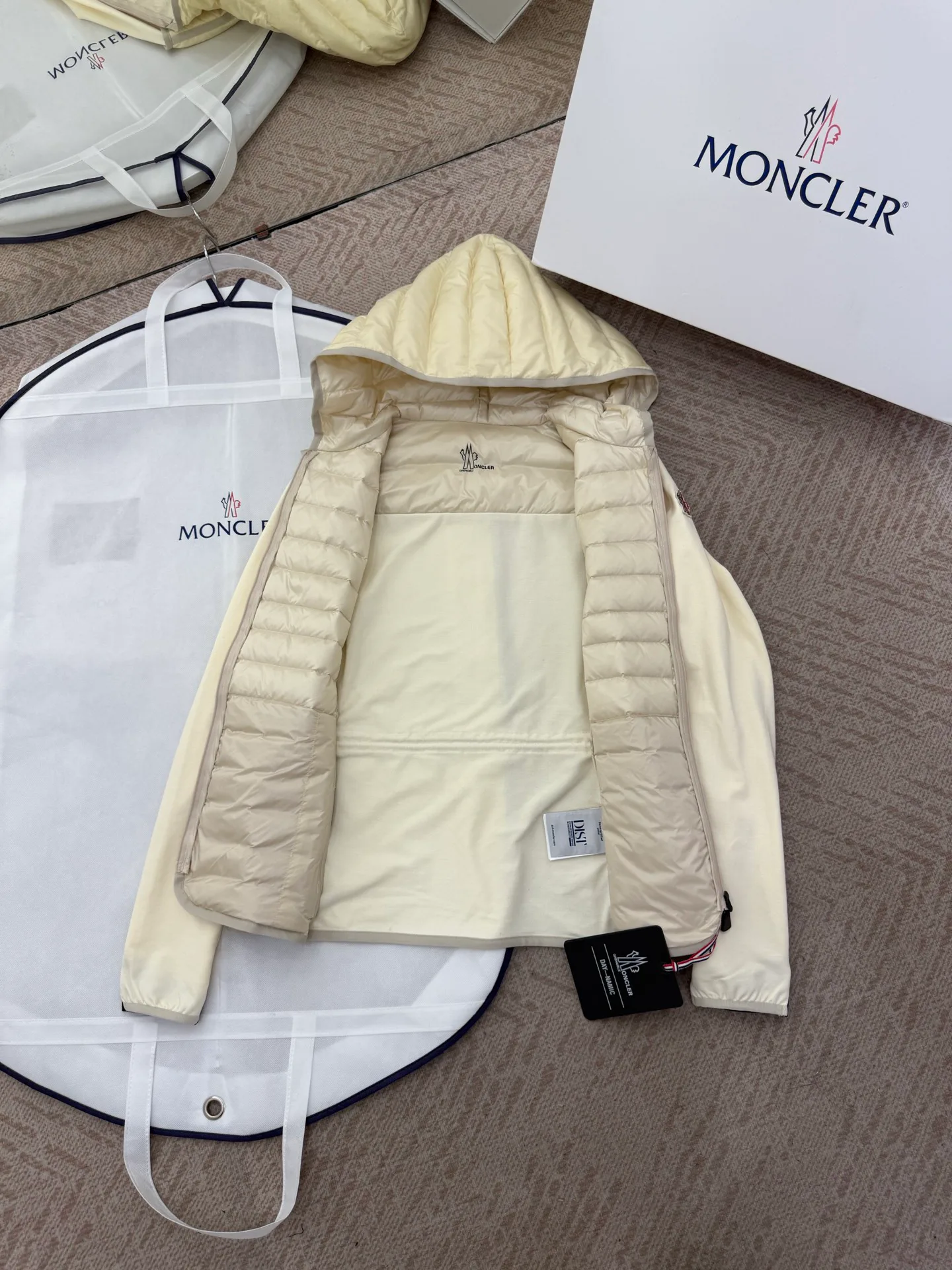 Women's Jackets And Down Jackets MONCLER 17922014