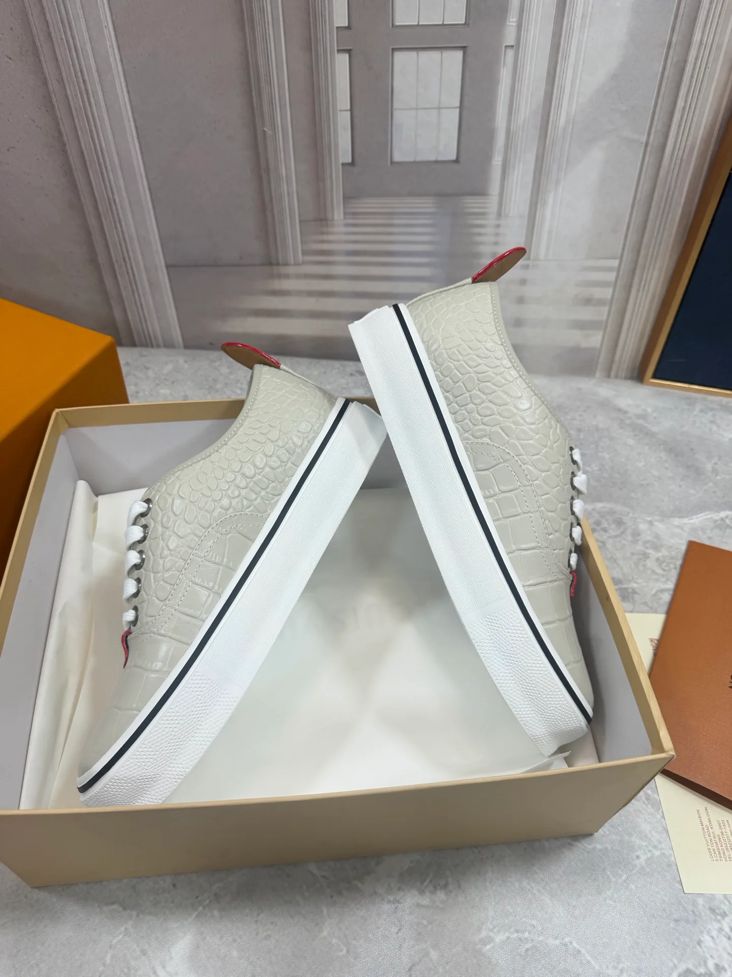 Men's Sneakers LOUIS VUITTON 18190062