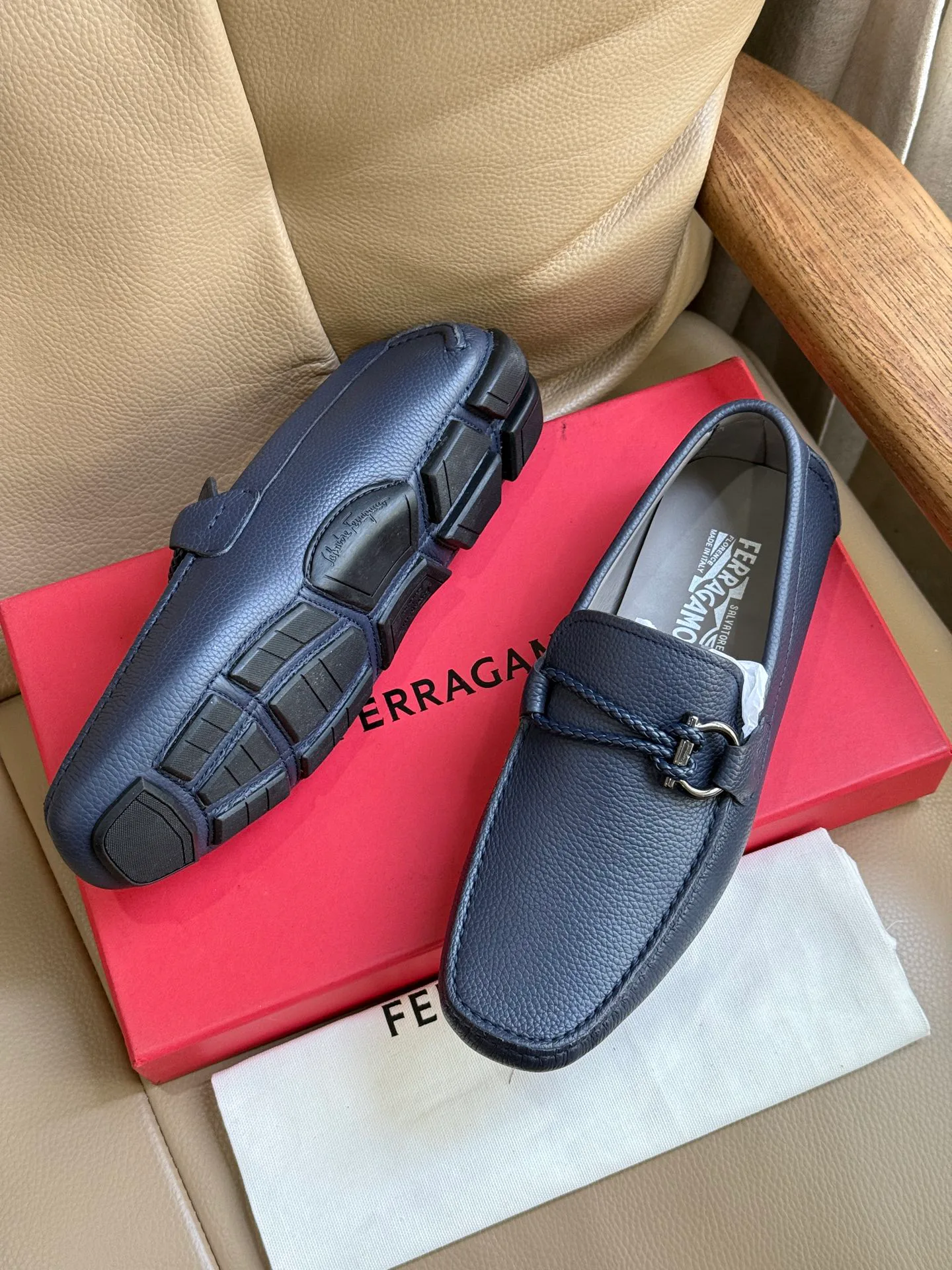 Men's Loafers And Dress Shoes SALVATORE FERRAGAMO 18117109