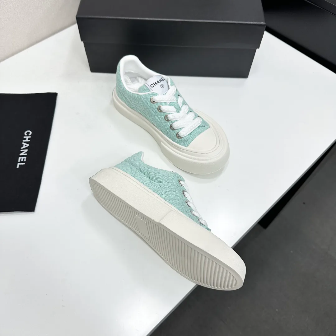 Women's Sneakers CHANEL 17825112
