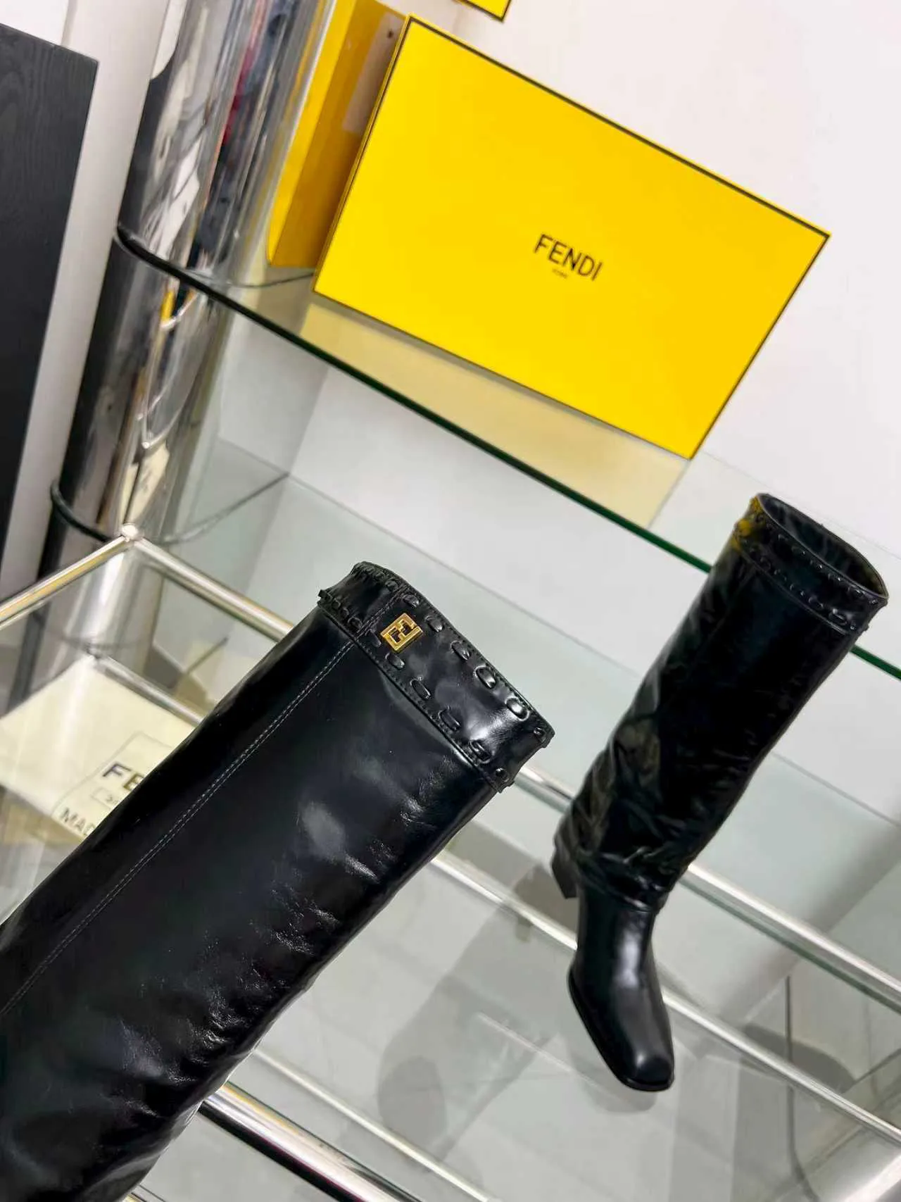 Women's Boots FENDI 18104315