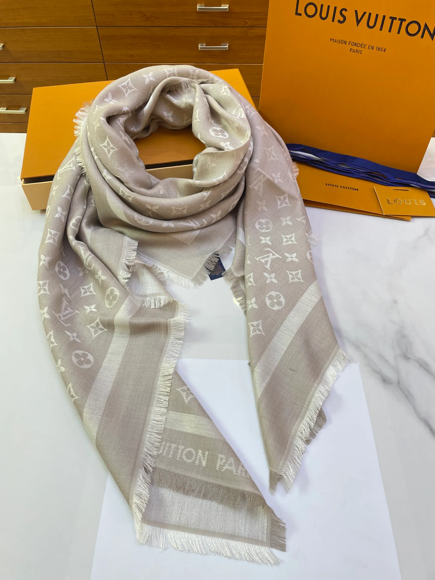 Scarves LOUIS VUITTON 17928307