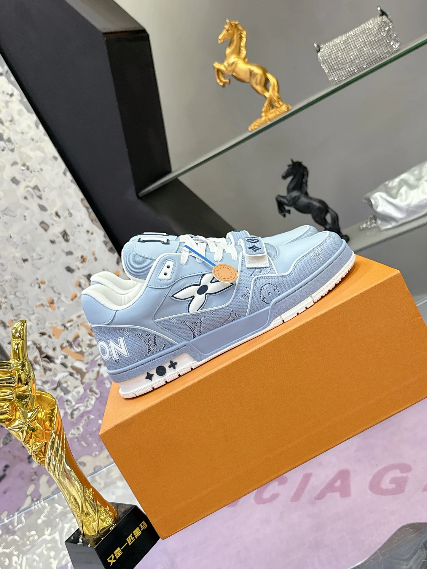 Men's Sneakers LOUIS VUITTON 17740577