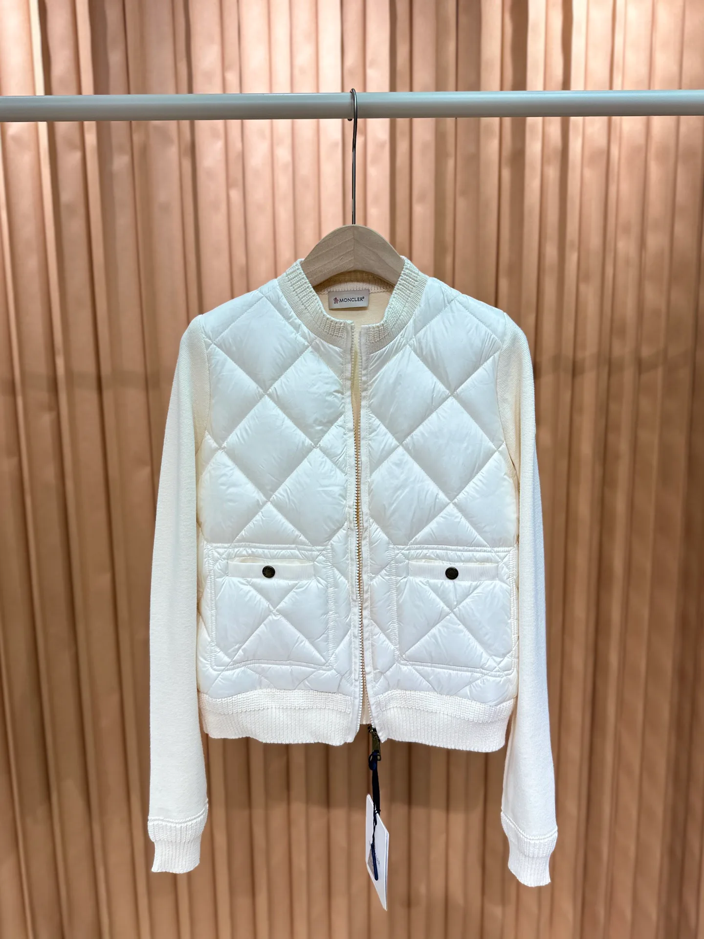 Women's Jackets And Down Jackets MONCLER 18106079