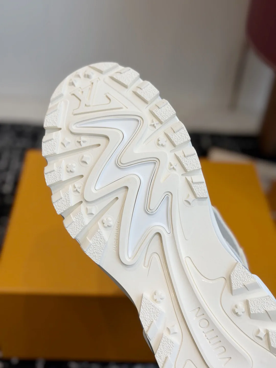 Men's Sneakers LOUIS VUITTON 17437988