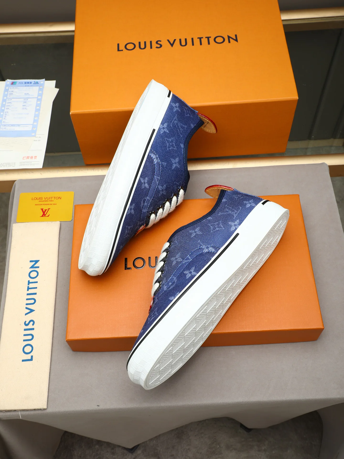 Men's Sneakers LOUIS VUITTON 17947256
