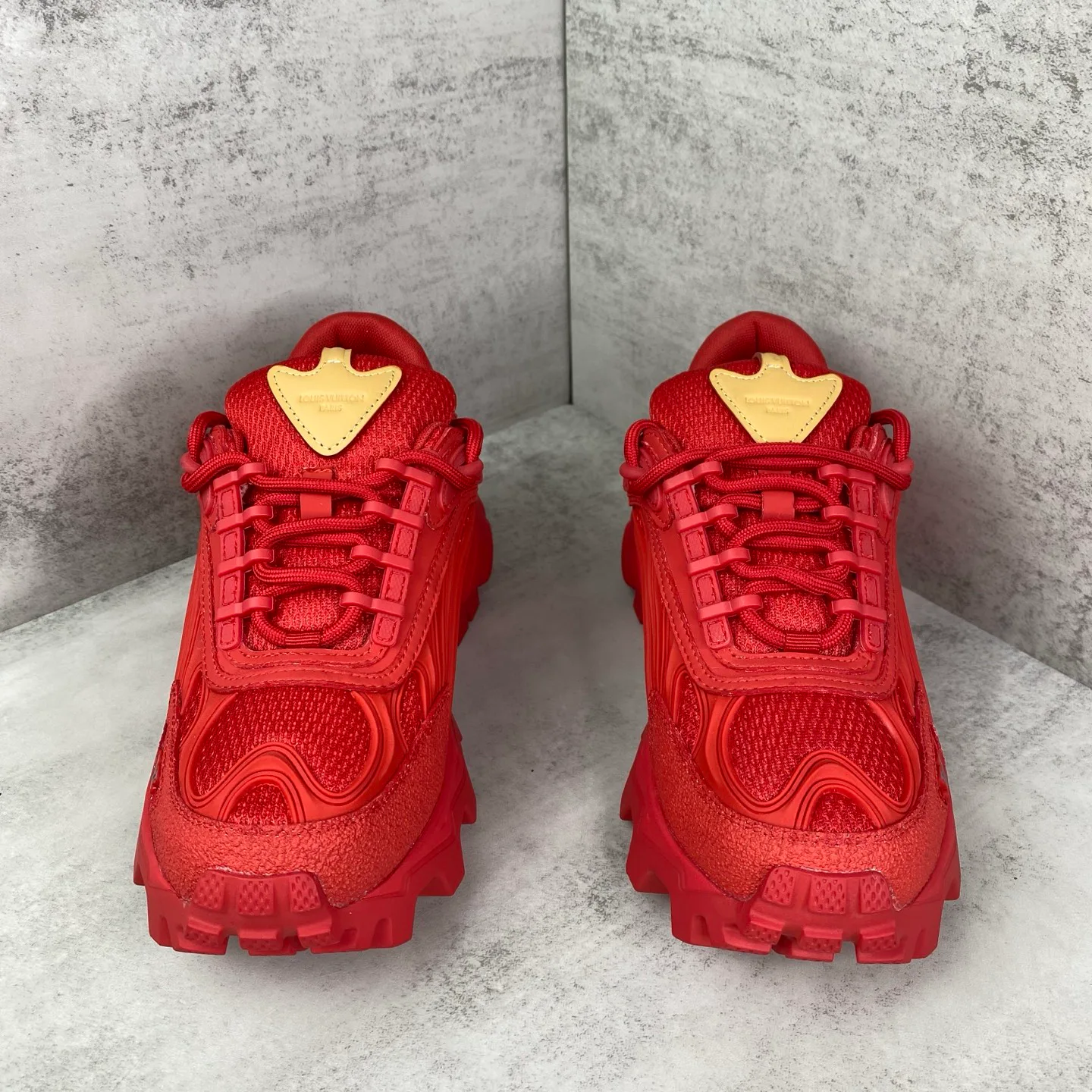 Women's Sneakers LOUIS VUITTON 18039586