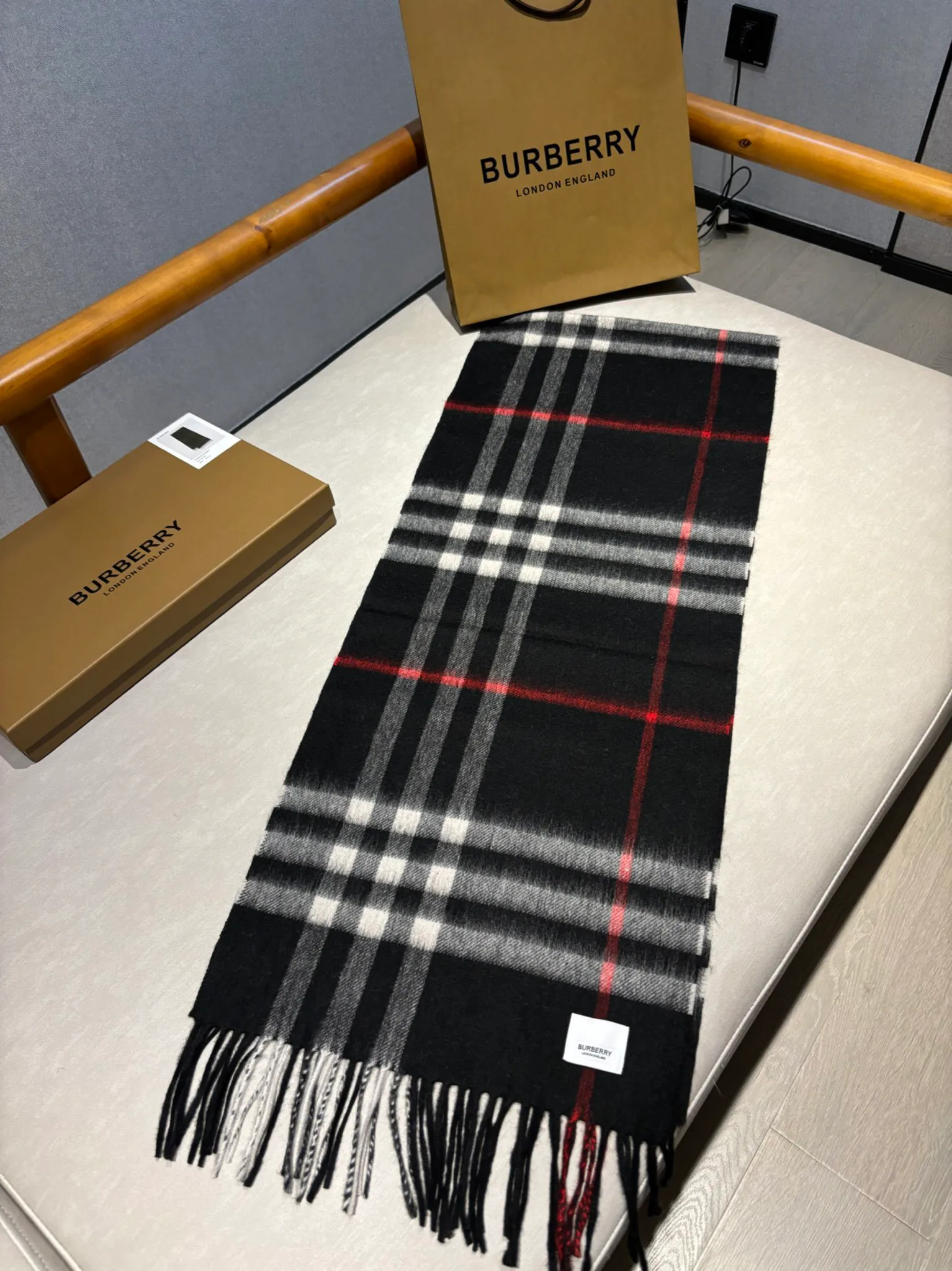 Scarves BURBERRY 18507486