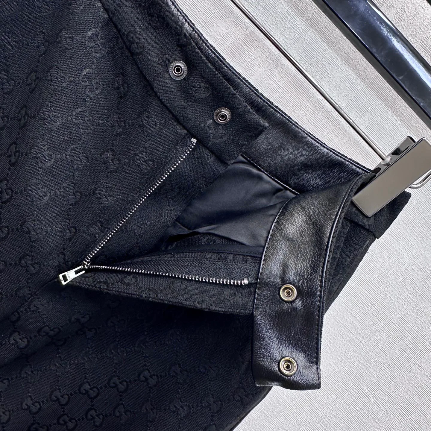 Women's Trousers GUCCI 18023275