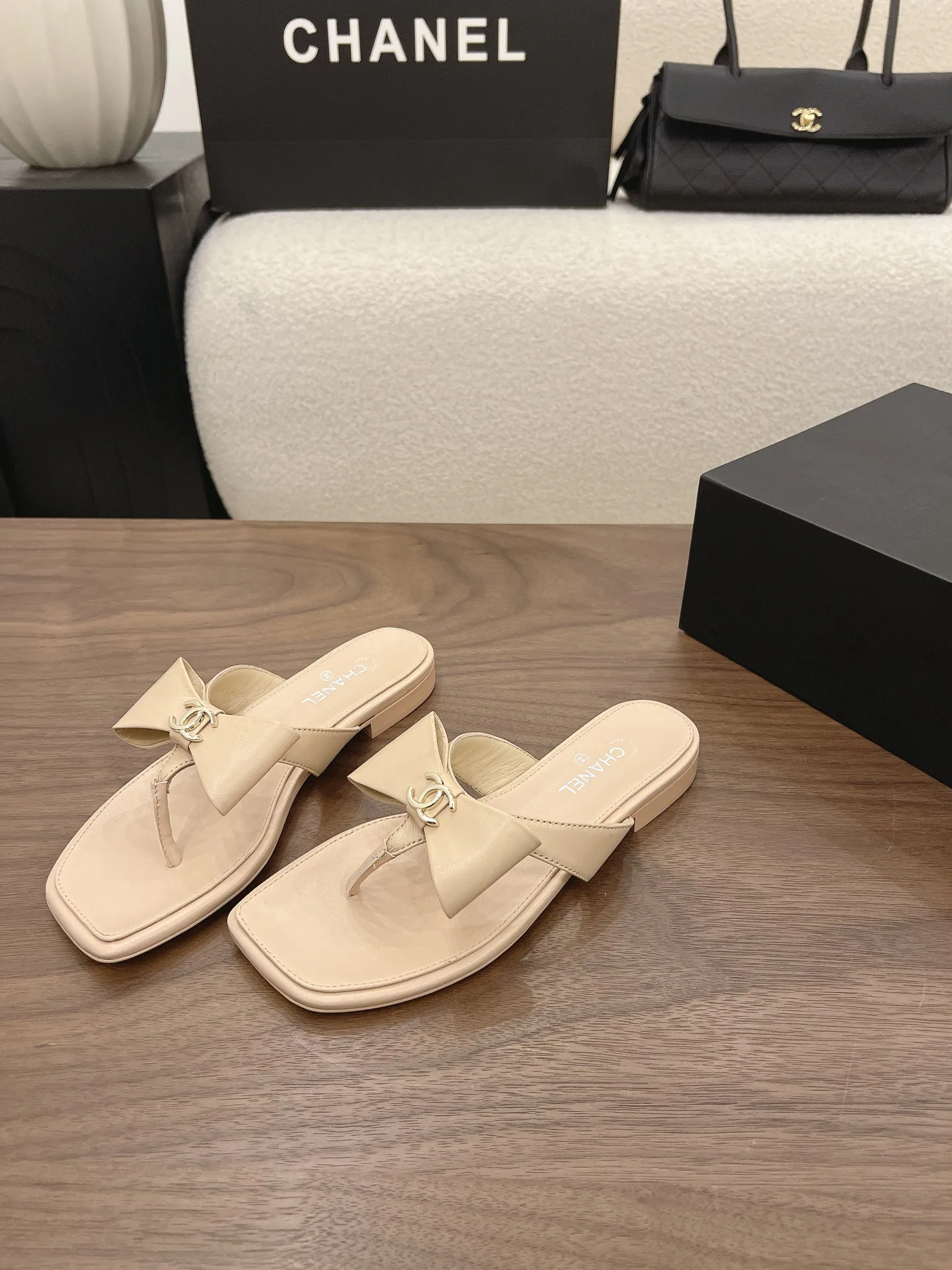 Women's Flip-Flops CHANEL 17342718