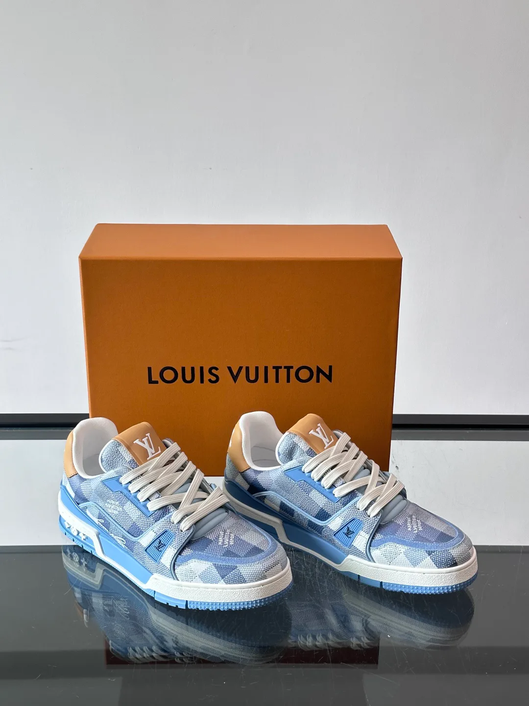 Women's Sneakers LOUIS VUITTON 17608032