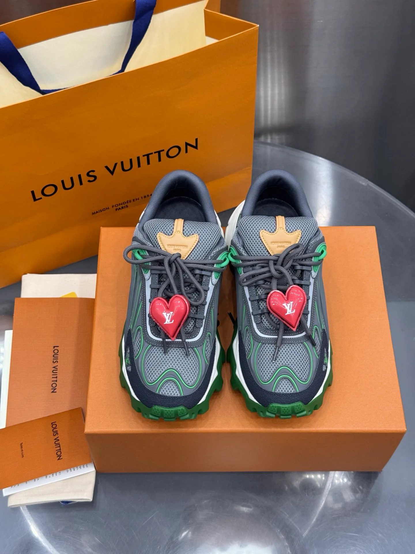 Men's Sneakers LOUIS VUITTON 18202621