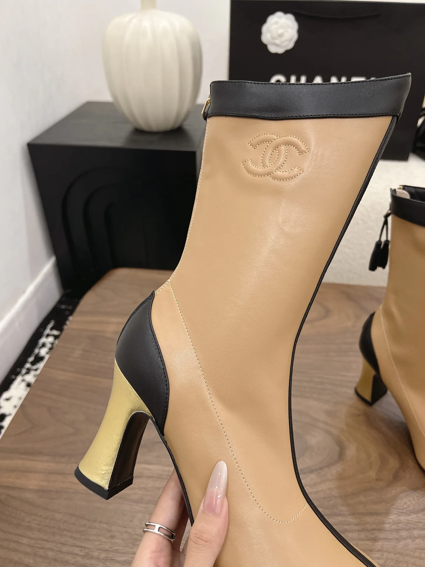 Women's Boots CHANEL 17599937