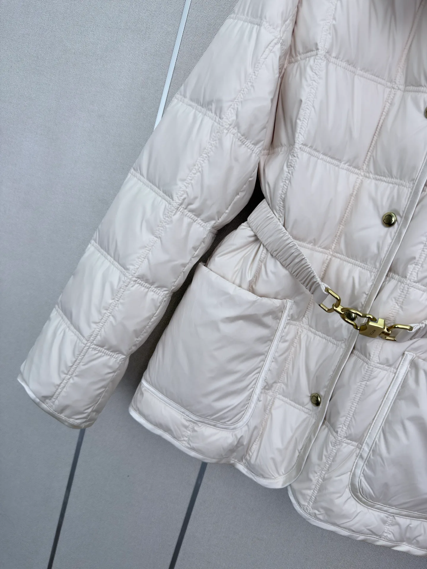 Women's Jackets And Down Jackets MONCLER 18407984