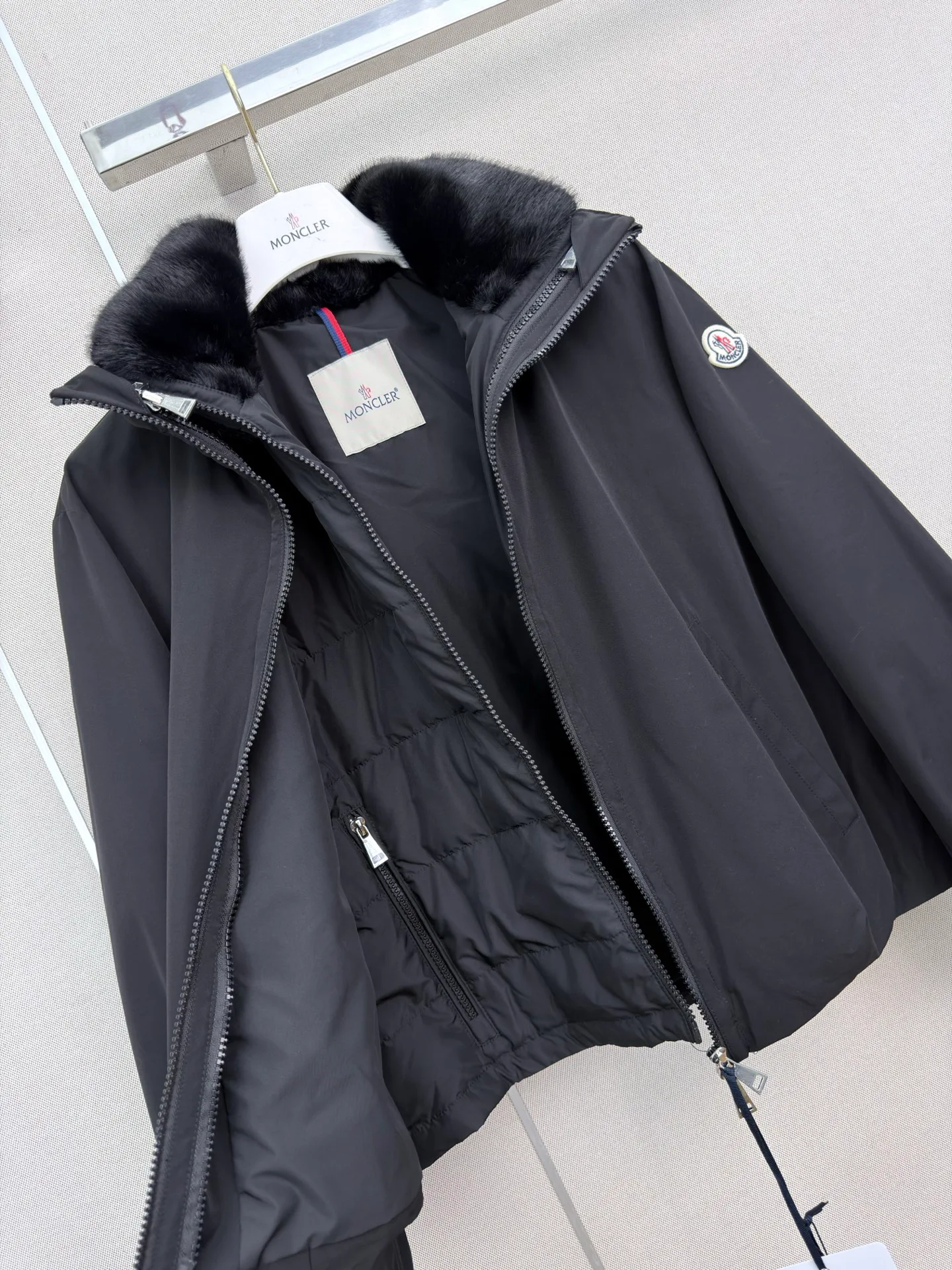Women's Jackets And Down Jackets MONCLER 17919448