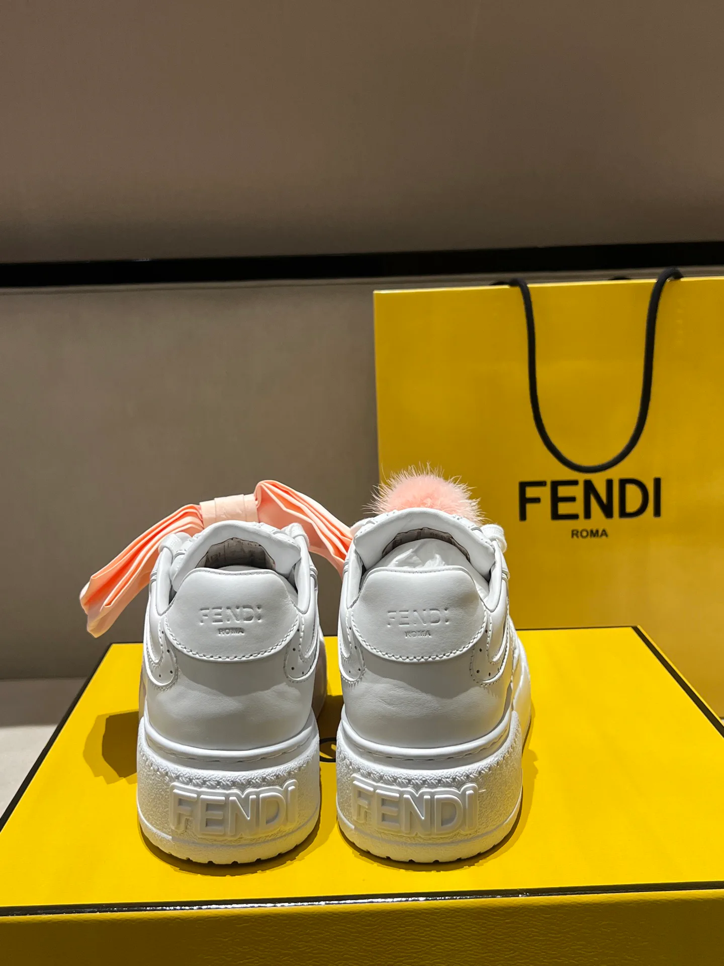 Women's Sneakers FENDI 18020695