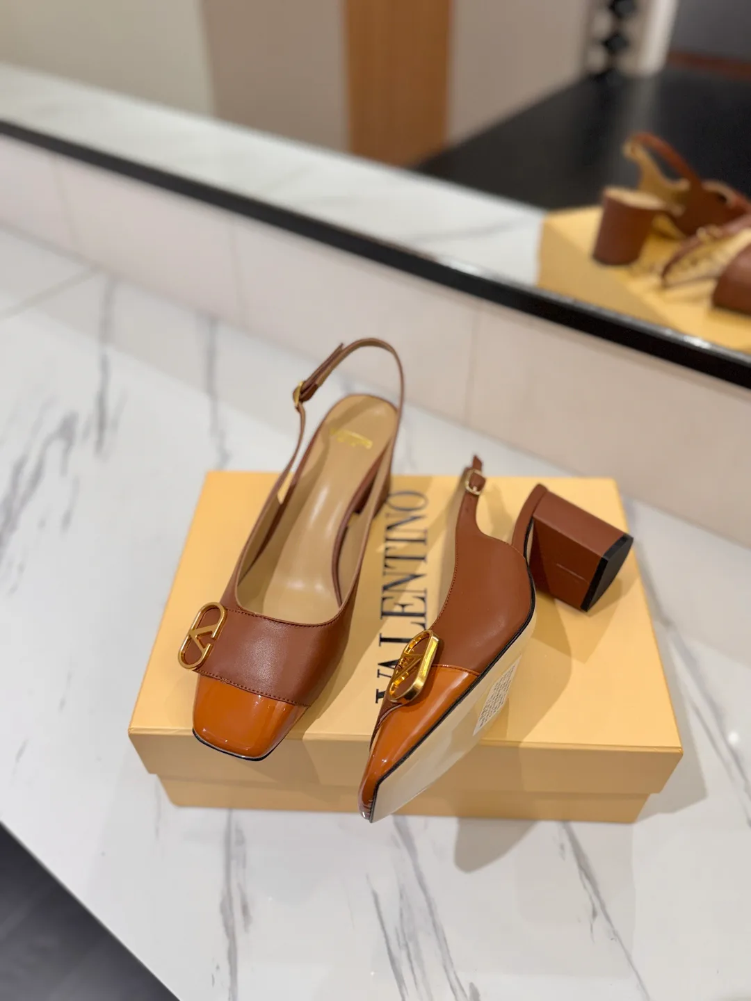Women's Open-Toe Sandals VALENTINO 18134905