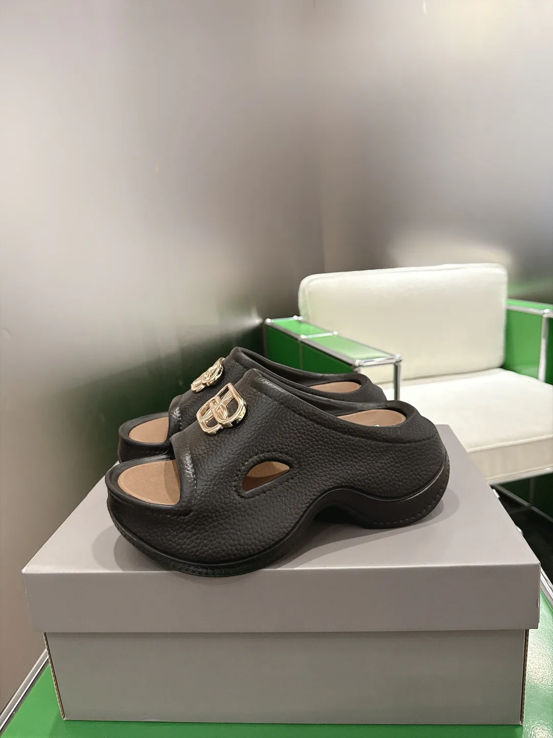 Women's Flip-Flops BALENCIAGA 18011697