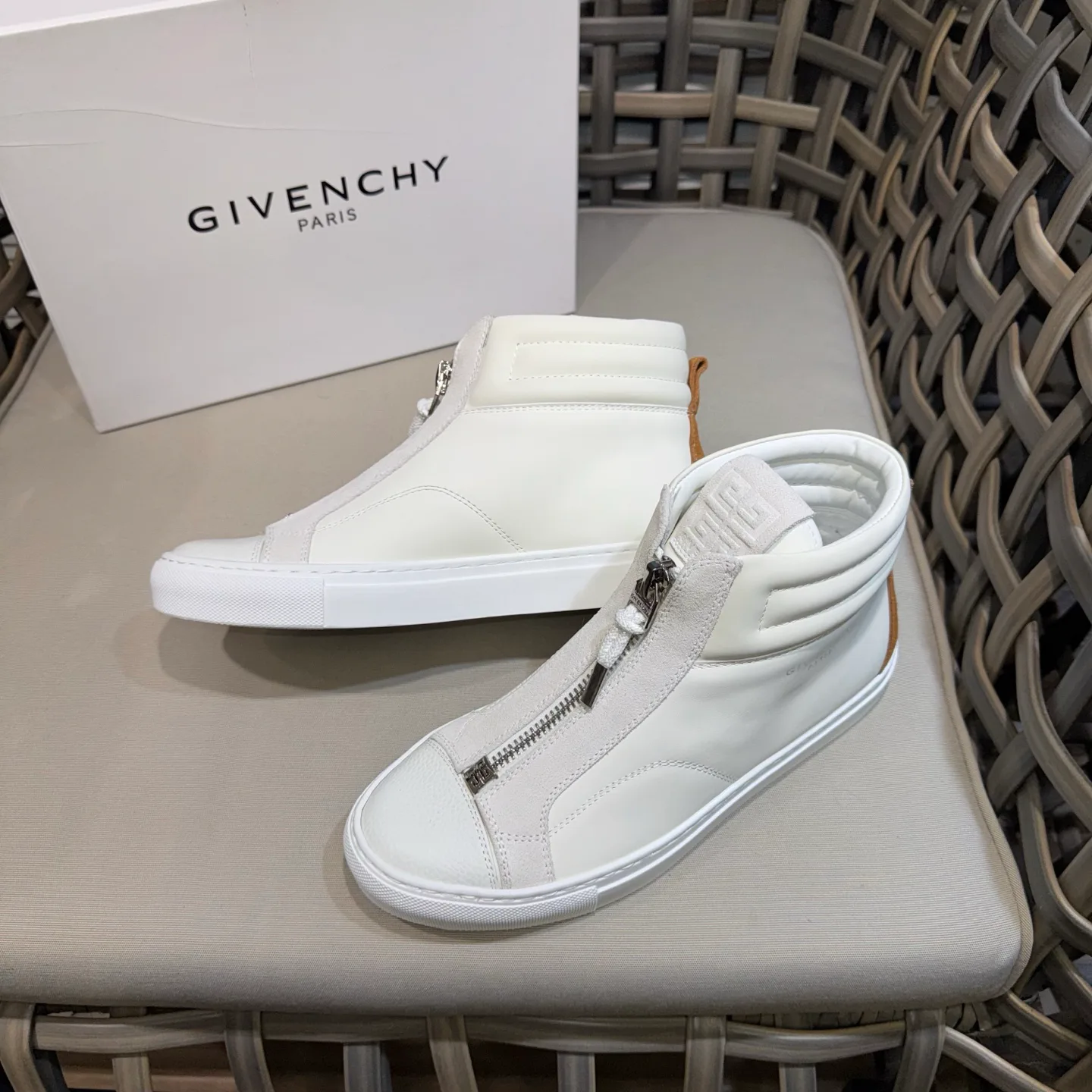 Men's Sneakers GIVENCHY 18267088