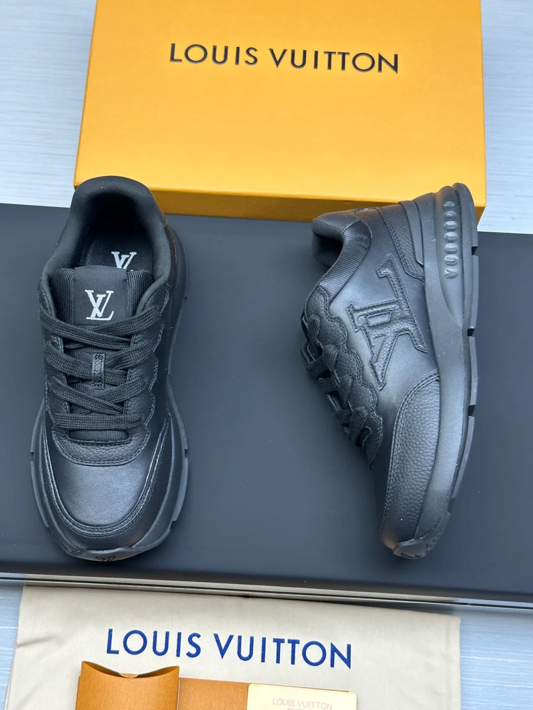 Women's Sneakers LOUIS VUITTON 18212264