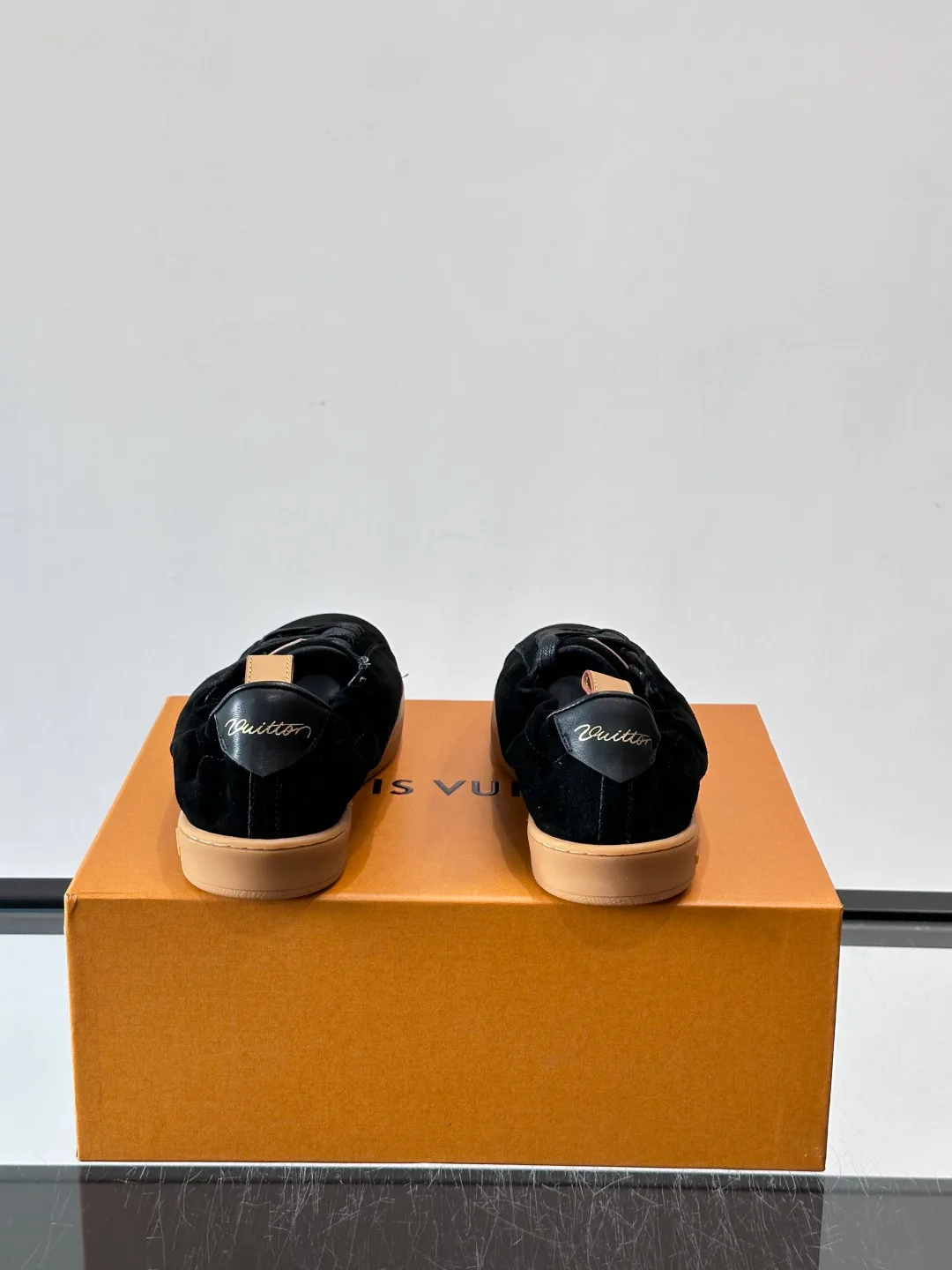 Men's Sneakers LOUIS VUITTON 18263700