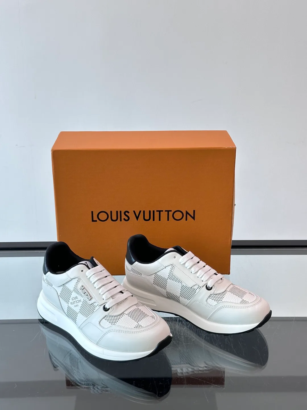 Men's Sneakers LOUIS VUITTON 18400553