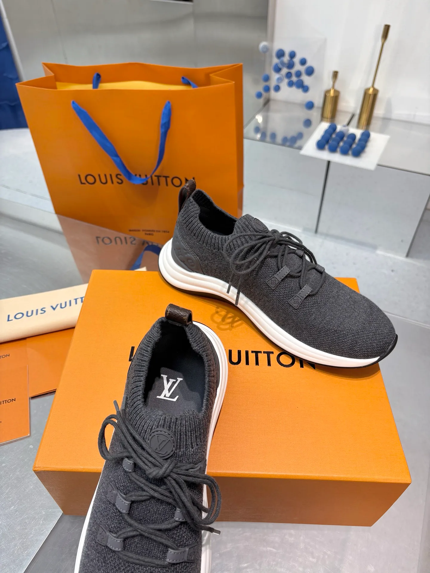 Women's Sneakers LOUIS VUITTON 18055131