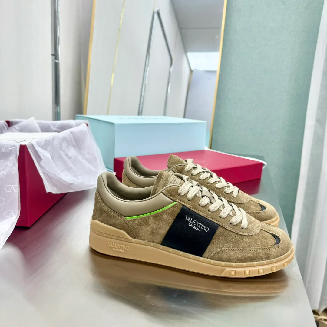 Women's Sneakers VALENTINO 17955032