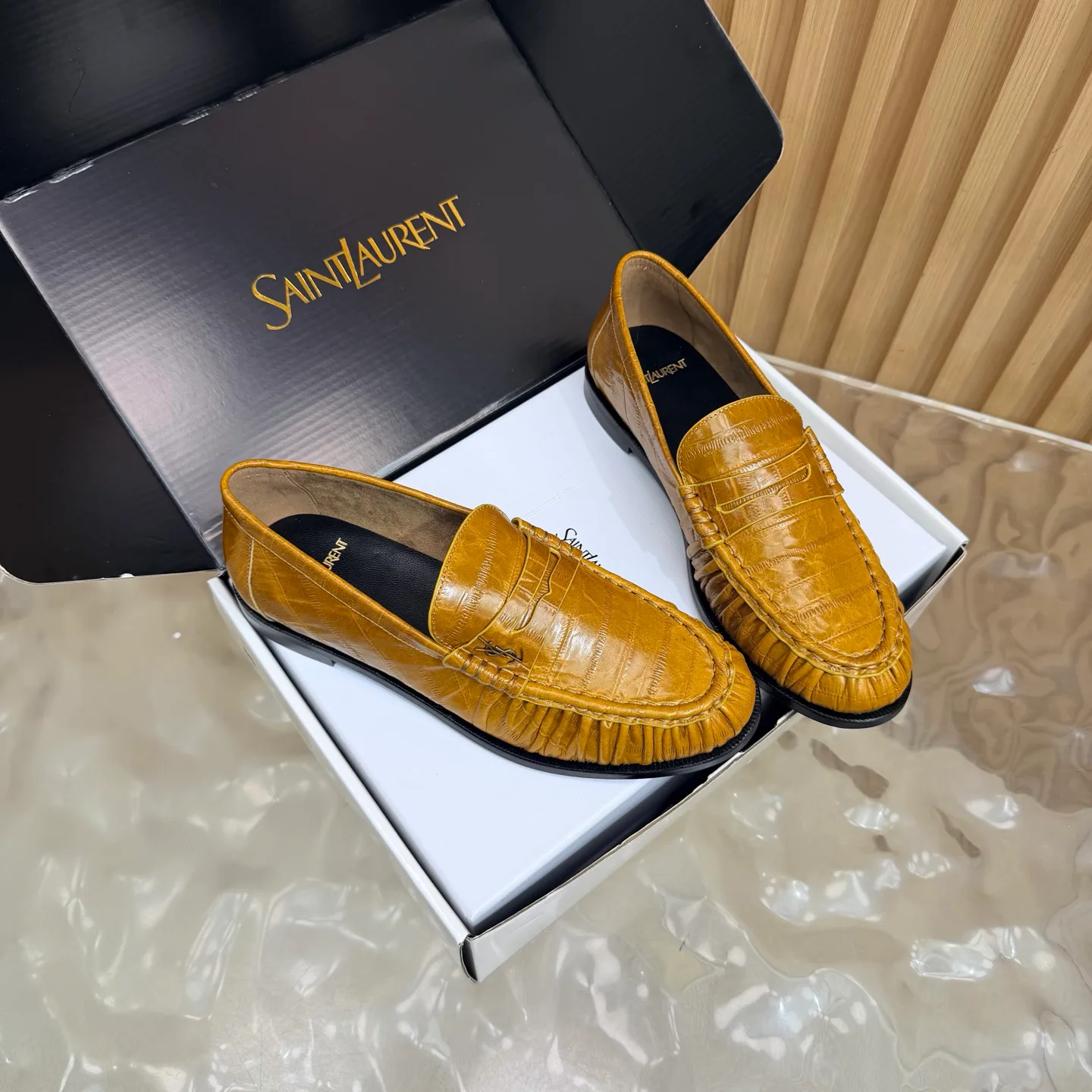 Women's Loafers And Moccasins SAINT LAURENT 17981716